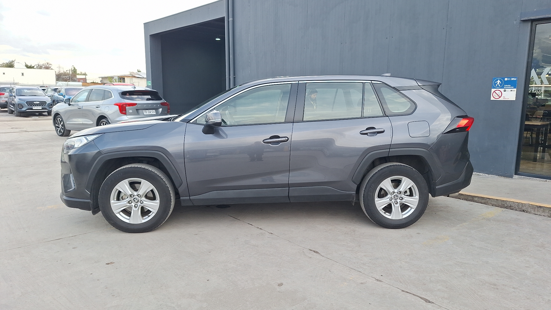Toyota RAV4 — foto 2 de 15
