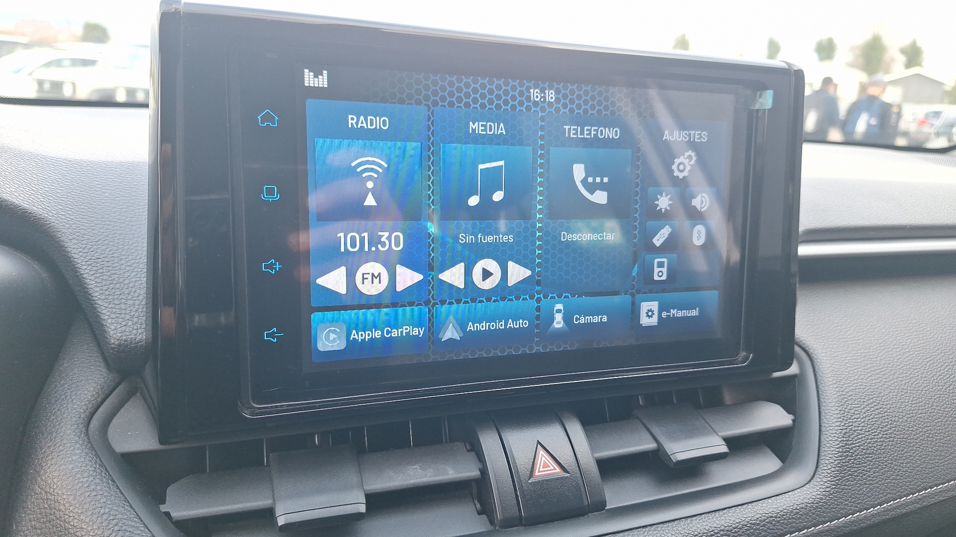 Toyota RAV4 — foto 10 de 15