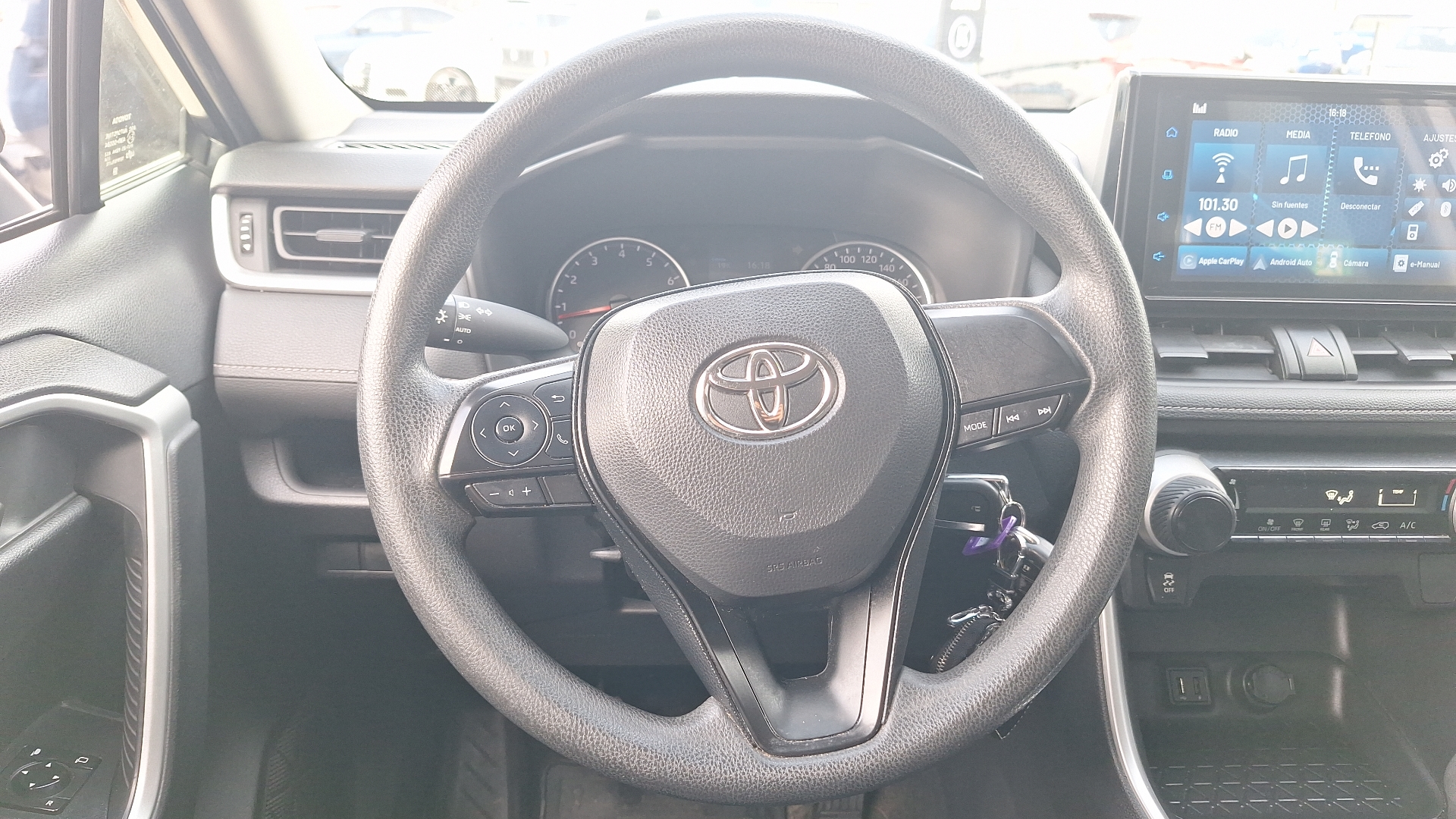Toyota RAV4 — foto 8 de 15