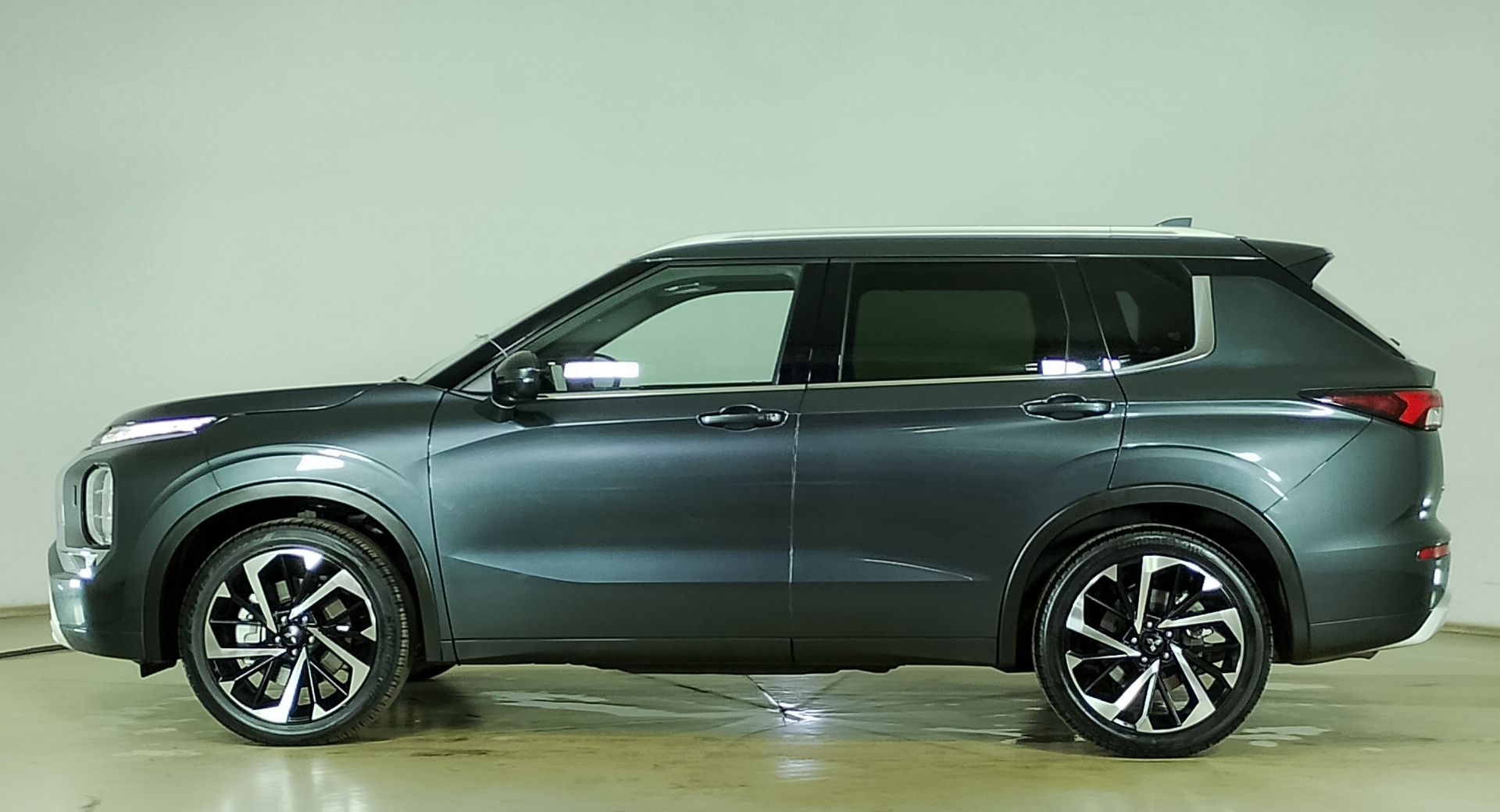 Mitsubishi Outlander — foto 7 de 16