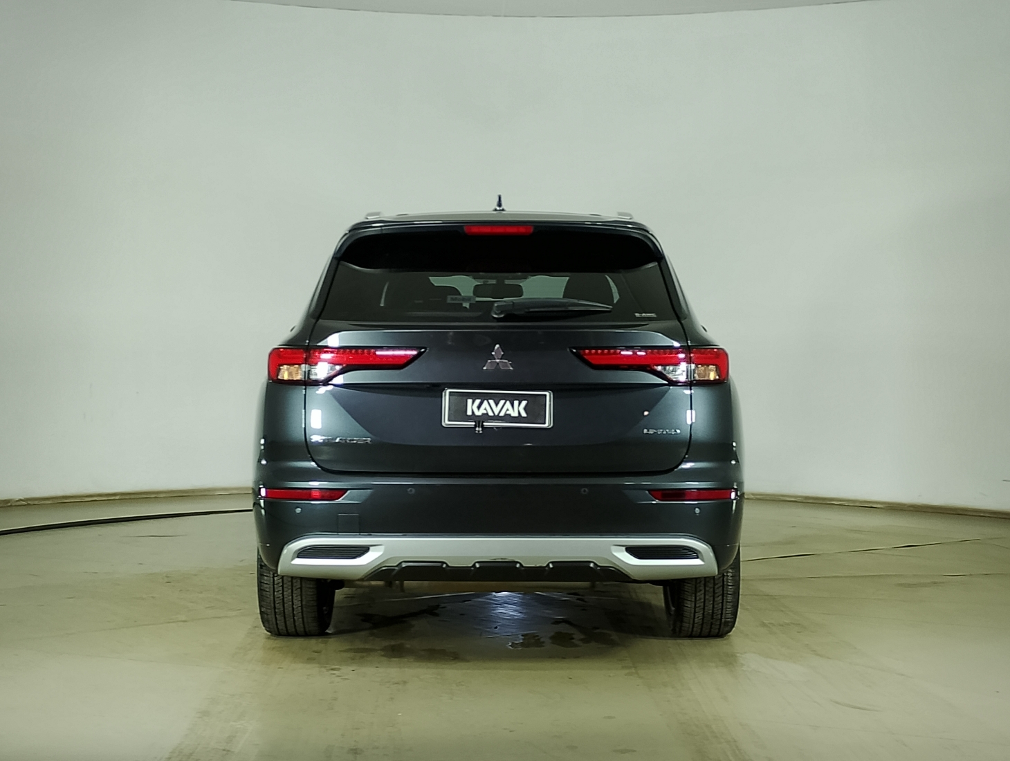 Mitsubishi Outlander — foto 5 de 16