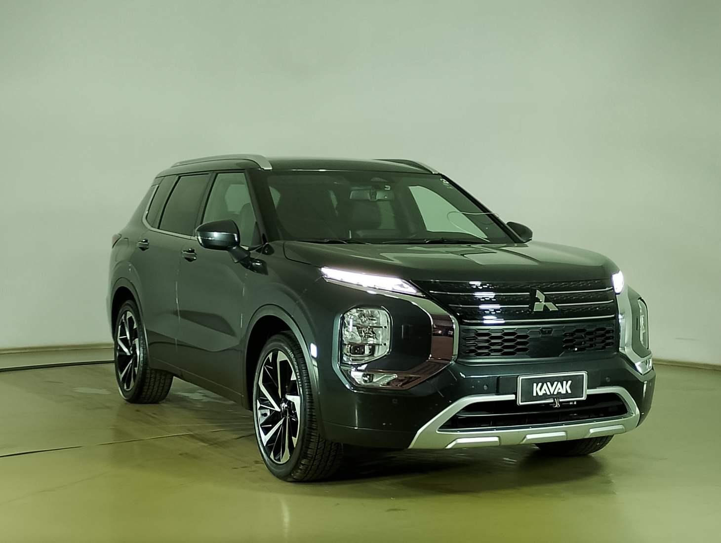 Mitsubishi Outlander — foto 3 de 16