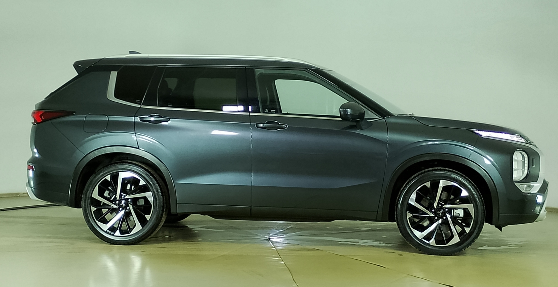 Mitsubishi Outlander — foto 4 de 16