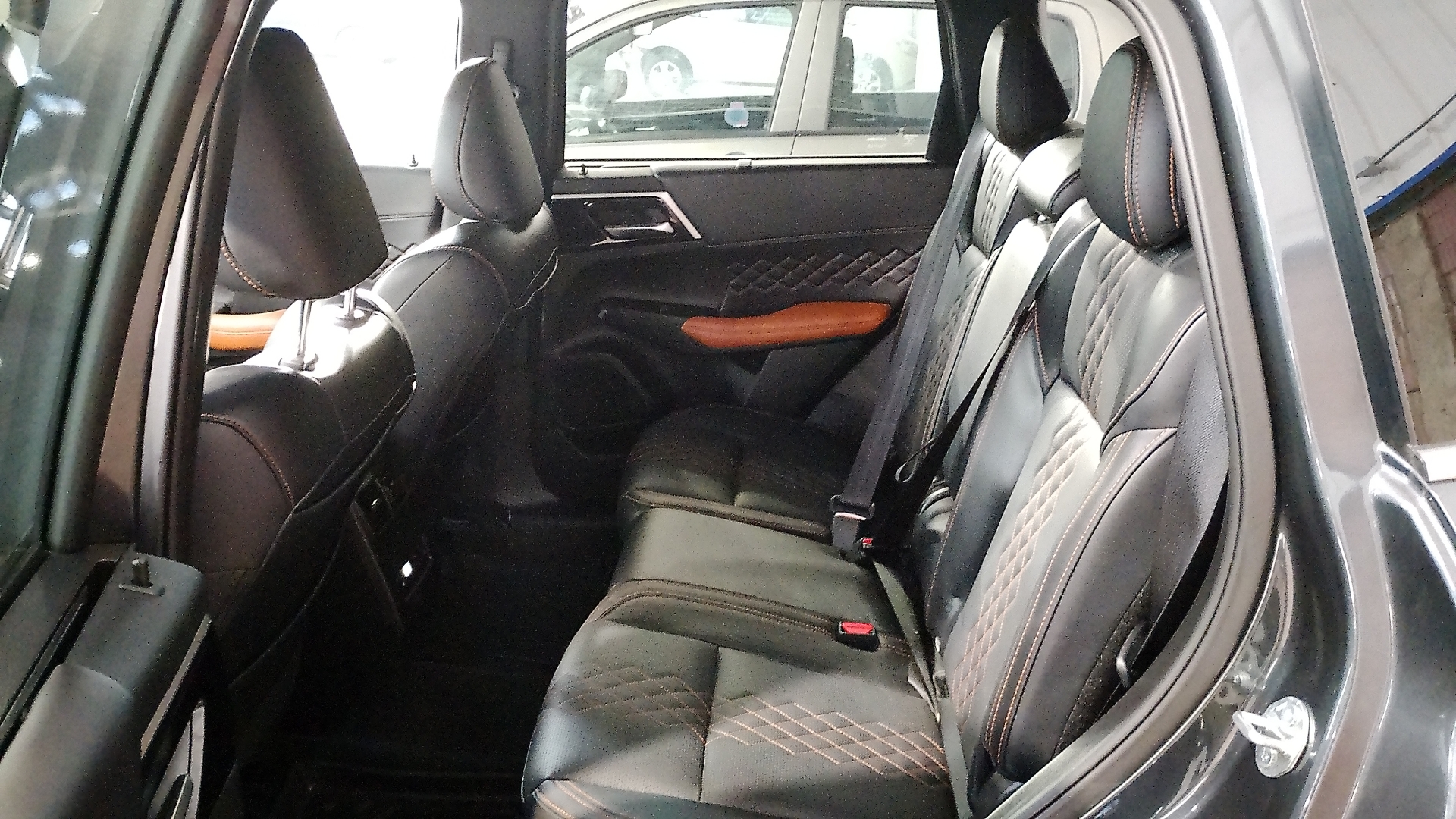 Mitsubishi Outlander — foto 14 de 16