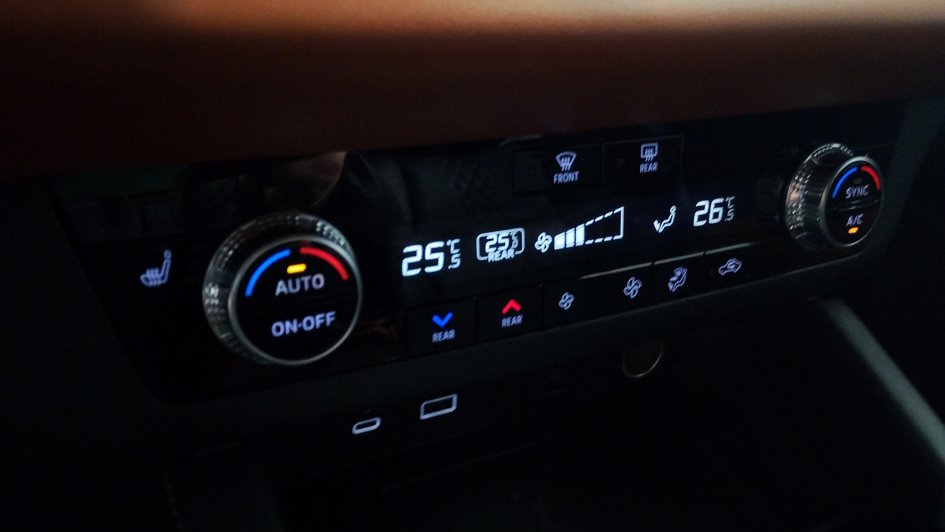 Mitsubishi Outlander — foto 15 de 16