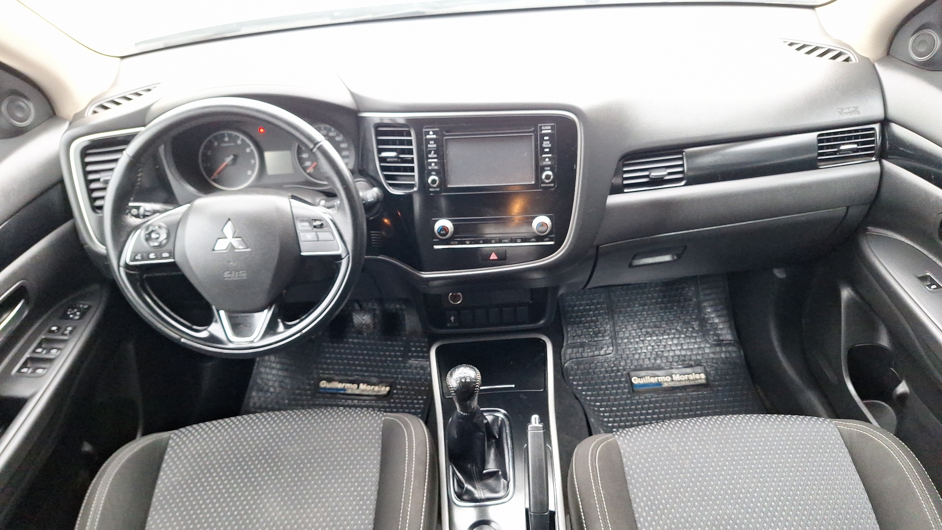 Mitsubishi Outlander — foto 6 de 15
