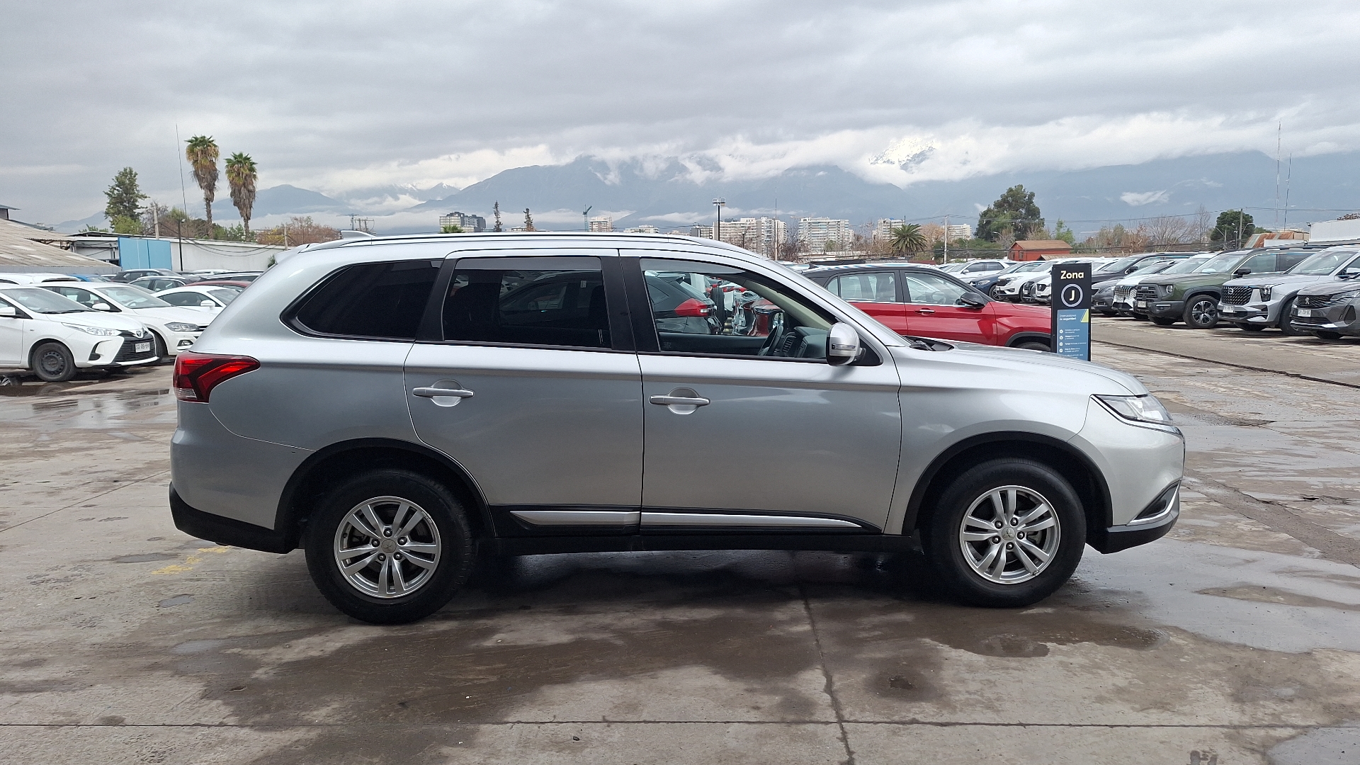 Mitsubishi Outlander — foto 5 de 15