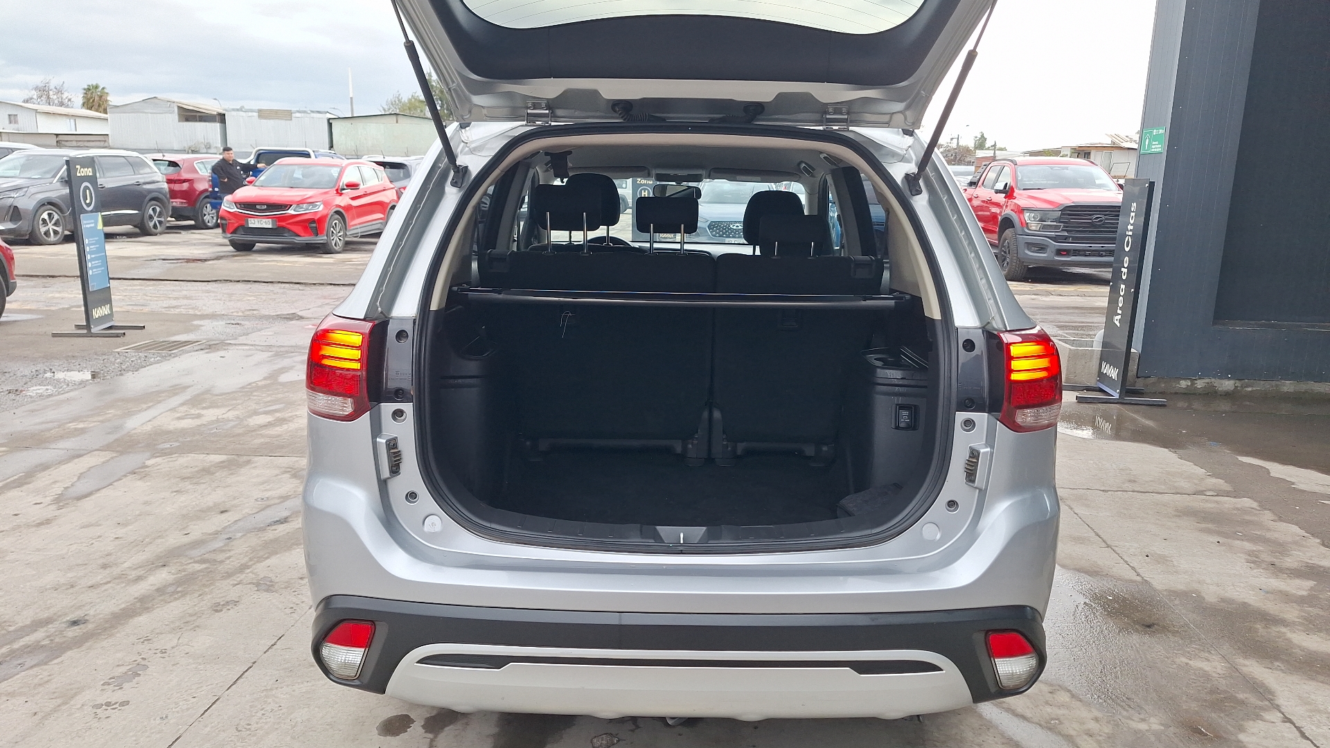 Mitsubishi Outlander — foto 4 de 15