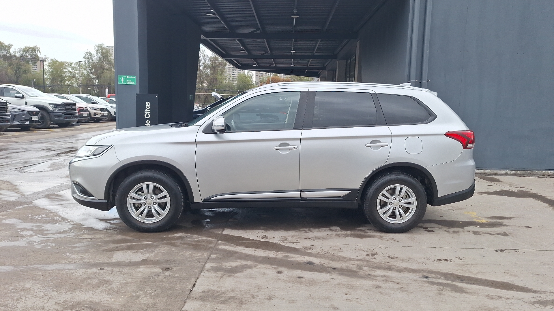 Mitsubishi Outlander — foto 2 de 15