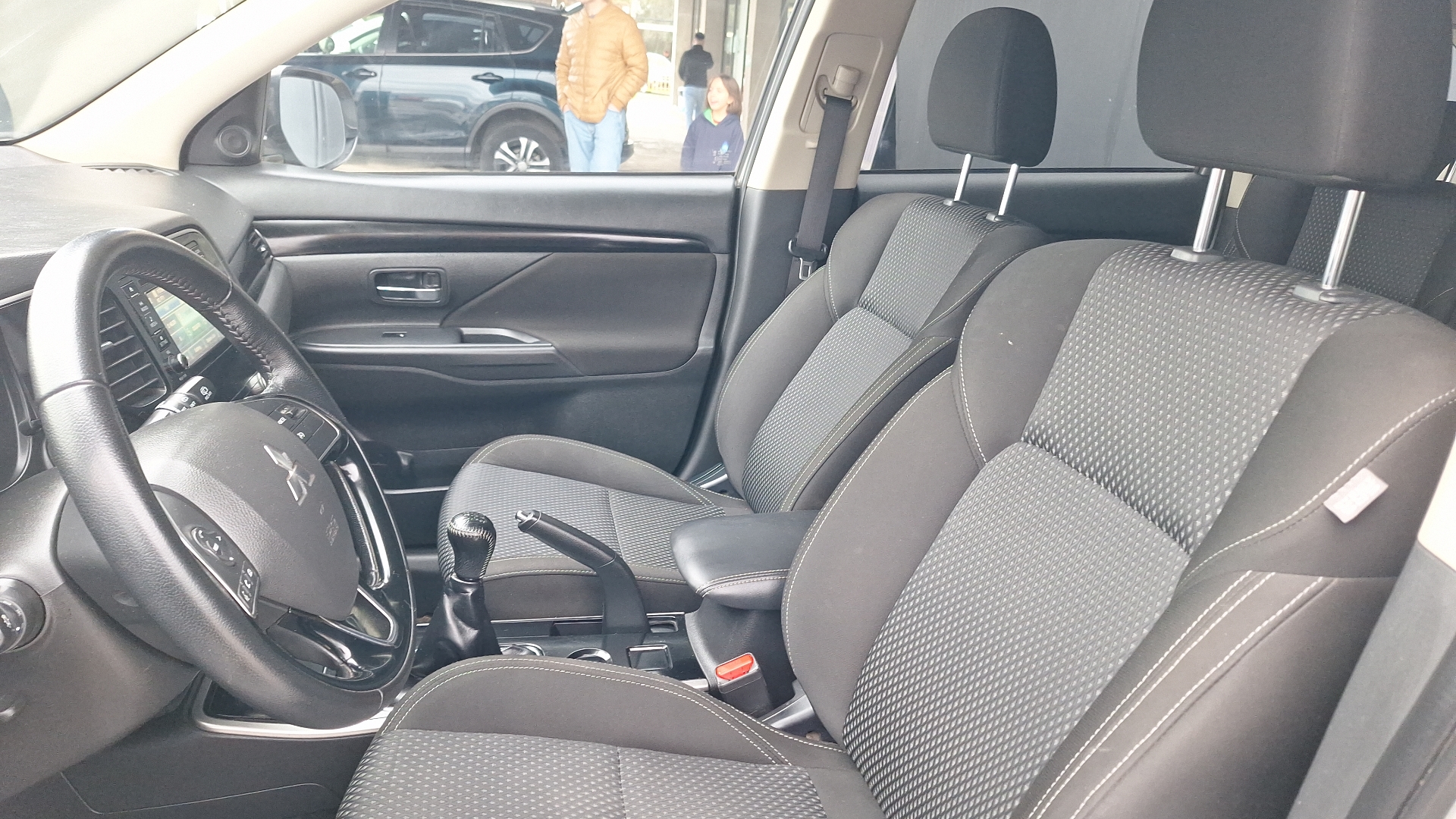 Mitsubishi Outlander — foto 14 de 15