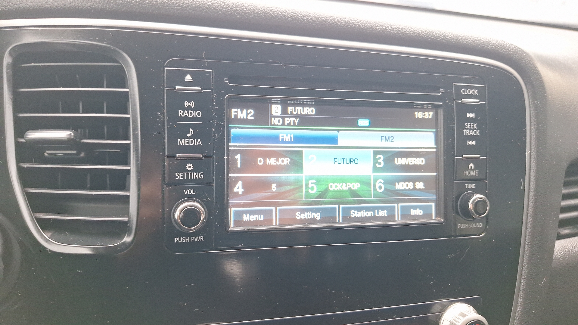 Mitsubishi Outlander — foto 10 de 15