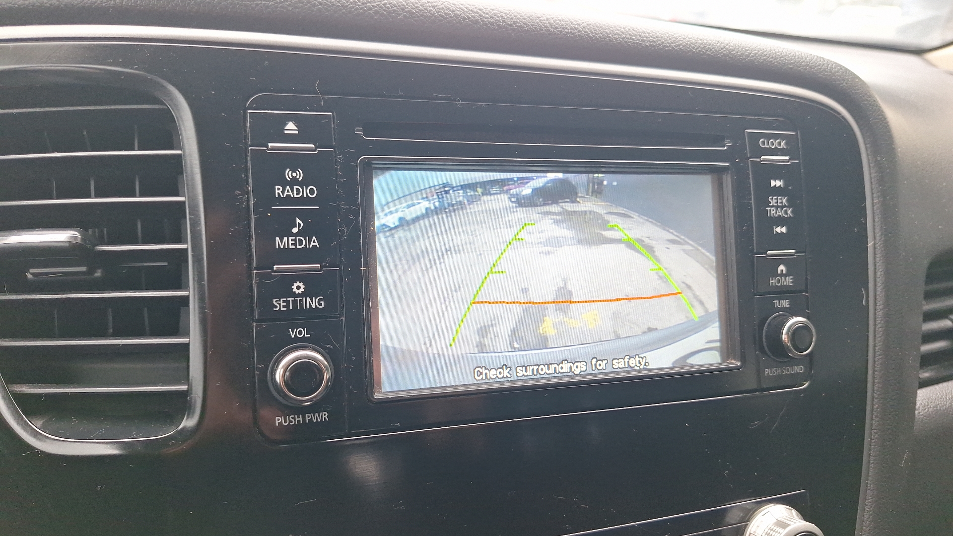 Mitsubishi Outlander — foto 12 de 15