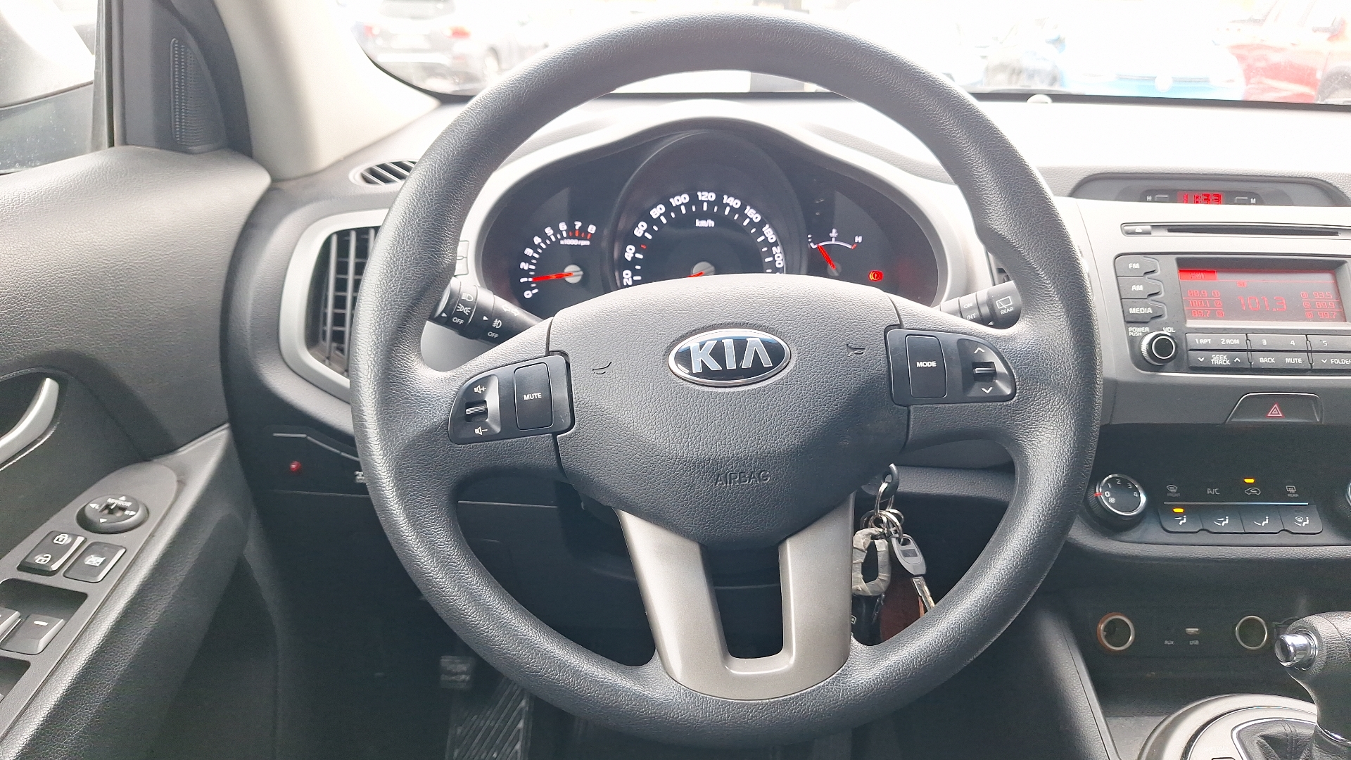 KIA Sportage — foto 8 de 14