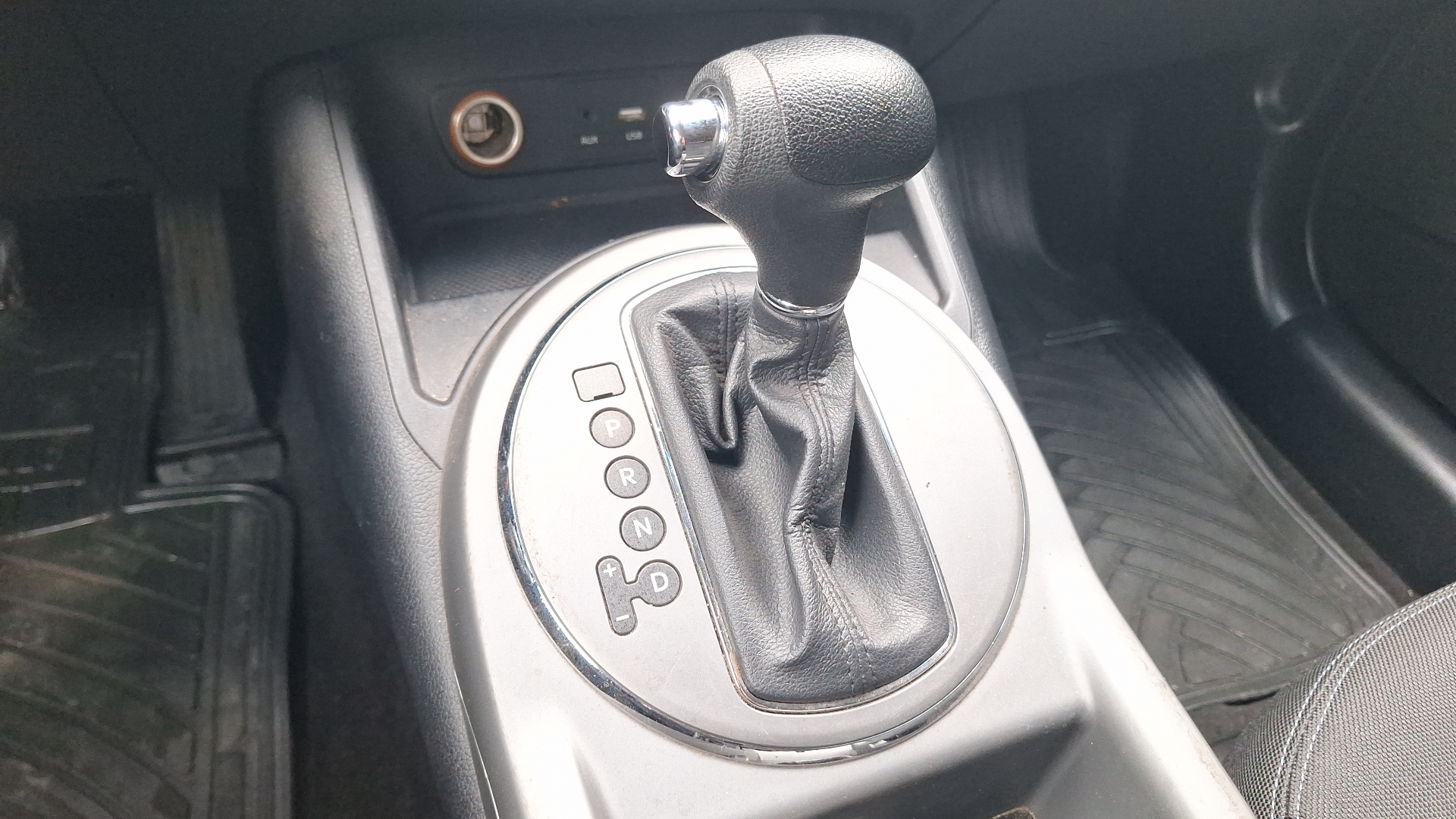 KIA Sportage — foto 11 de 14