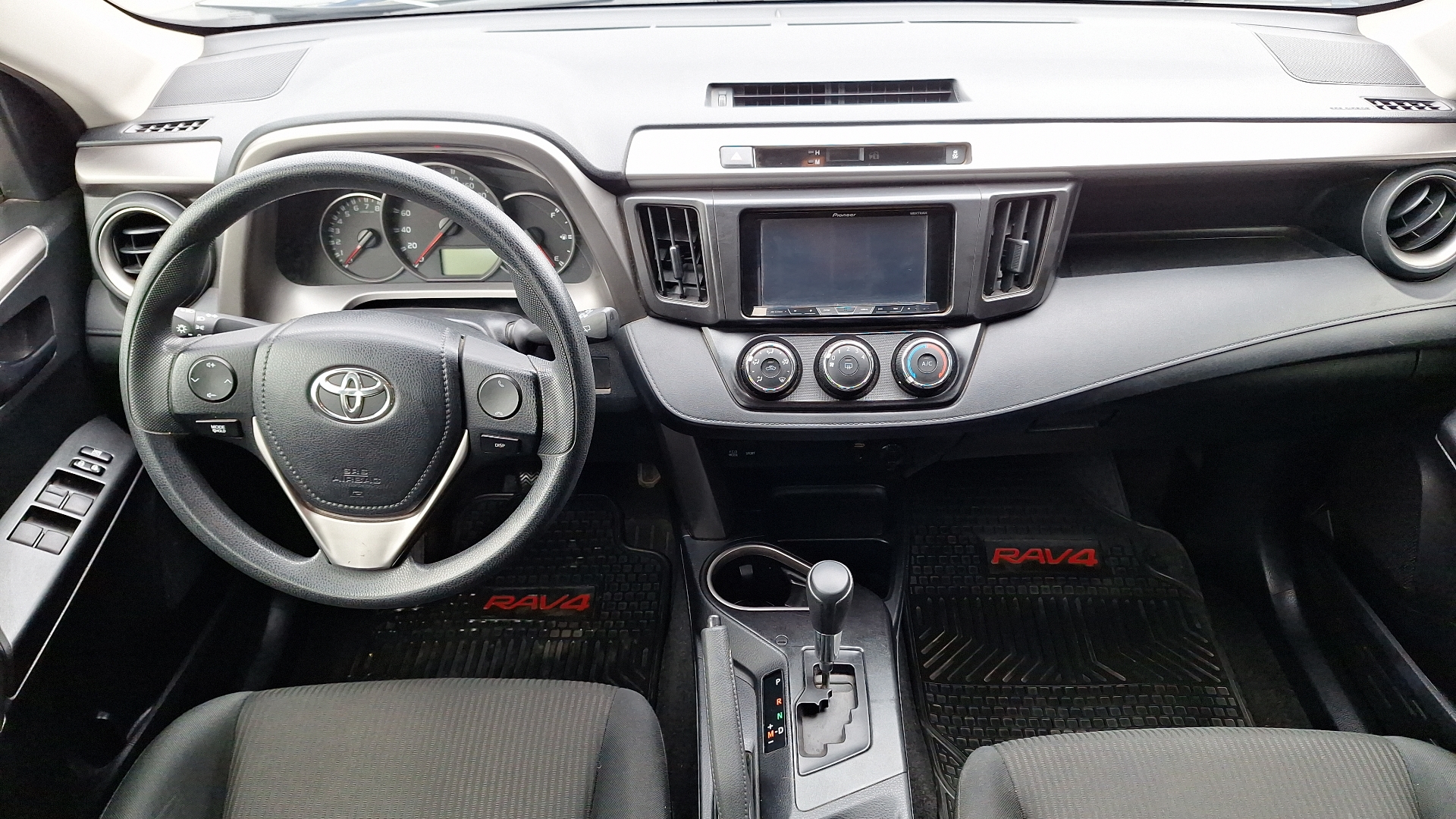 Toyota RAV4 — foto 6 de 15