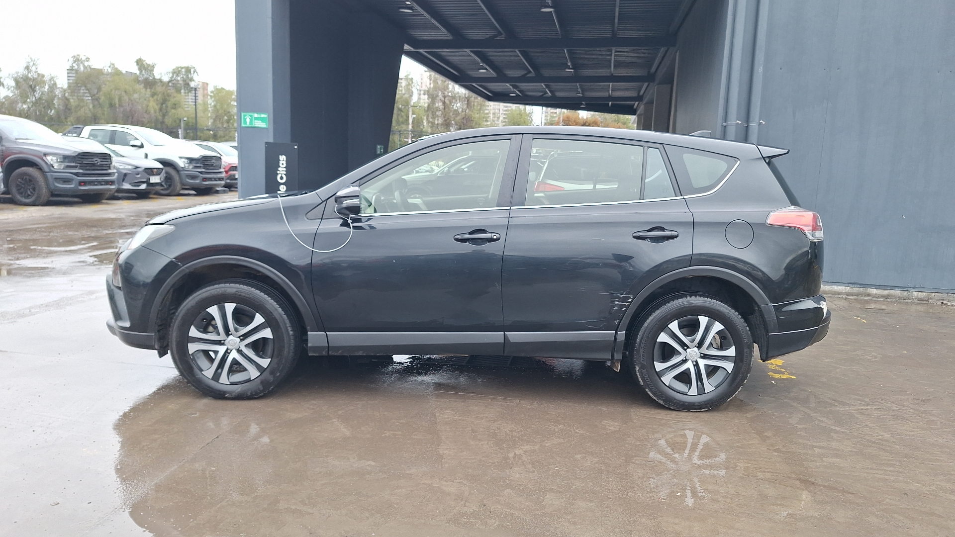Toyota RAV4 — foto 2 de 15