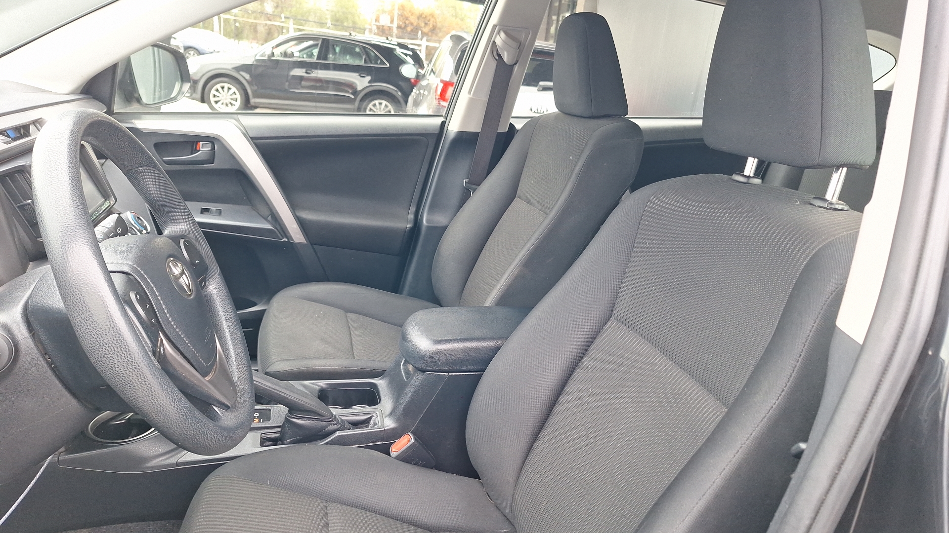 Toyota RAV4 — foto 14 de 15