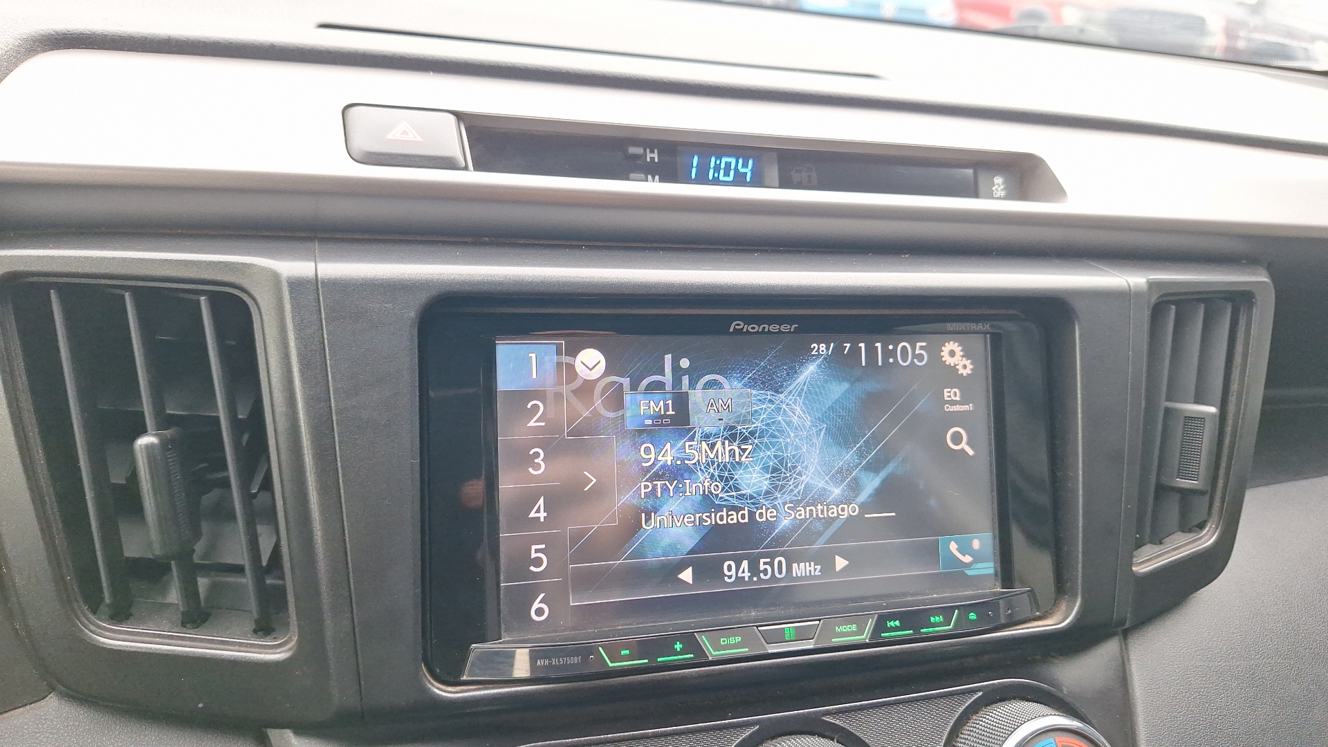 Toyota RAV4 — foto 10 de 15