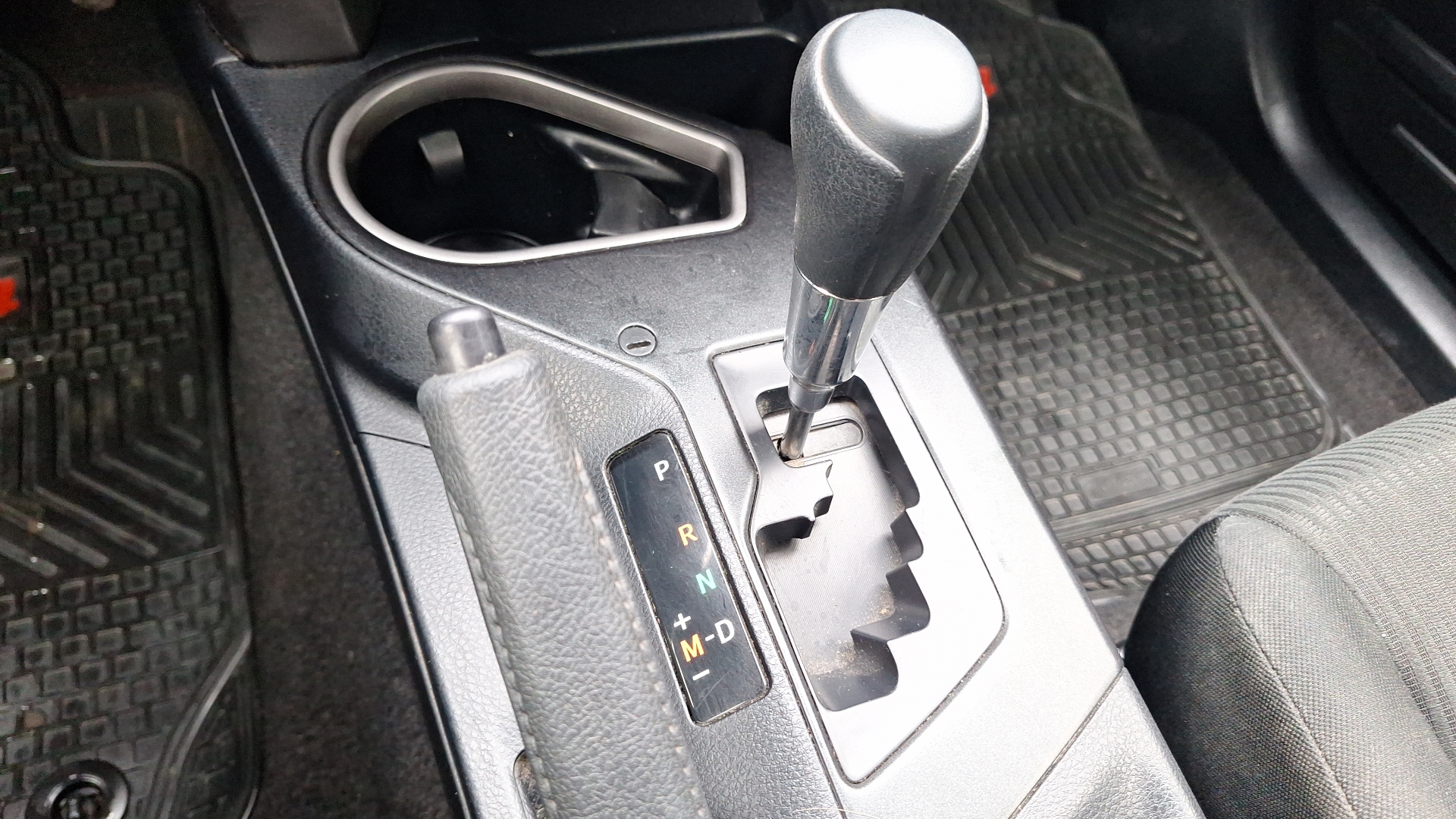 Toyota RAV4 — foto 11 de 15