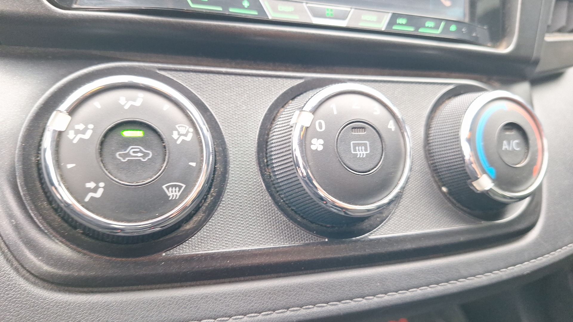 Toyota RAV4 — foto 15 de 15