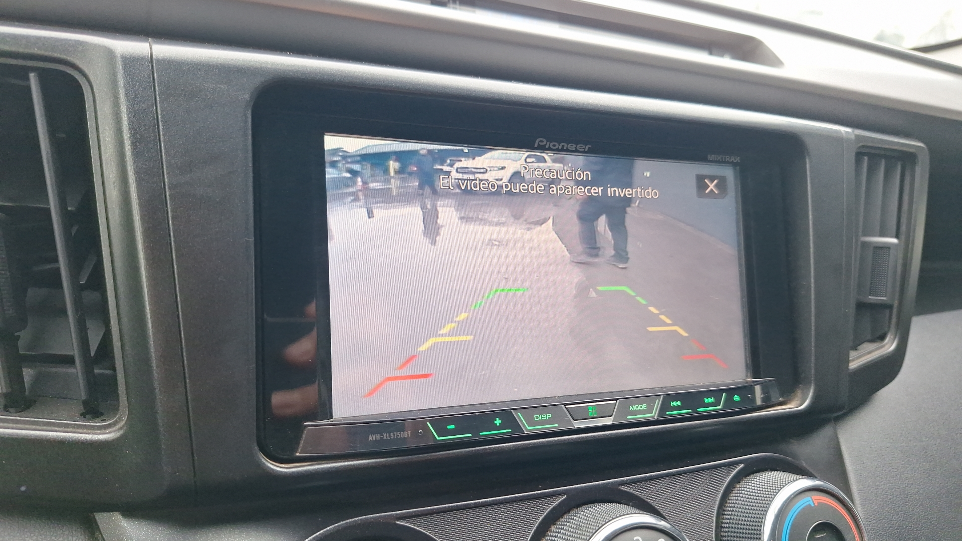Toyota RAV4 — foto 12 de 15