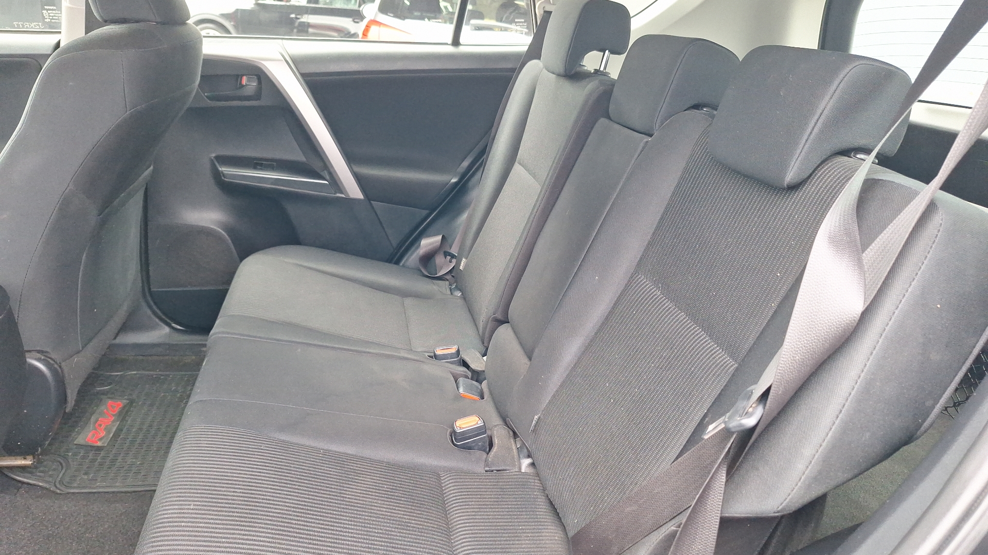 Toyota RAV4 — foto 13 de 15