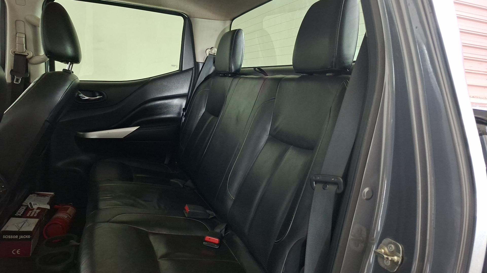Nissan Np300 — foto 14 de 16