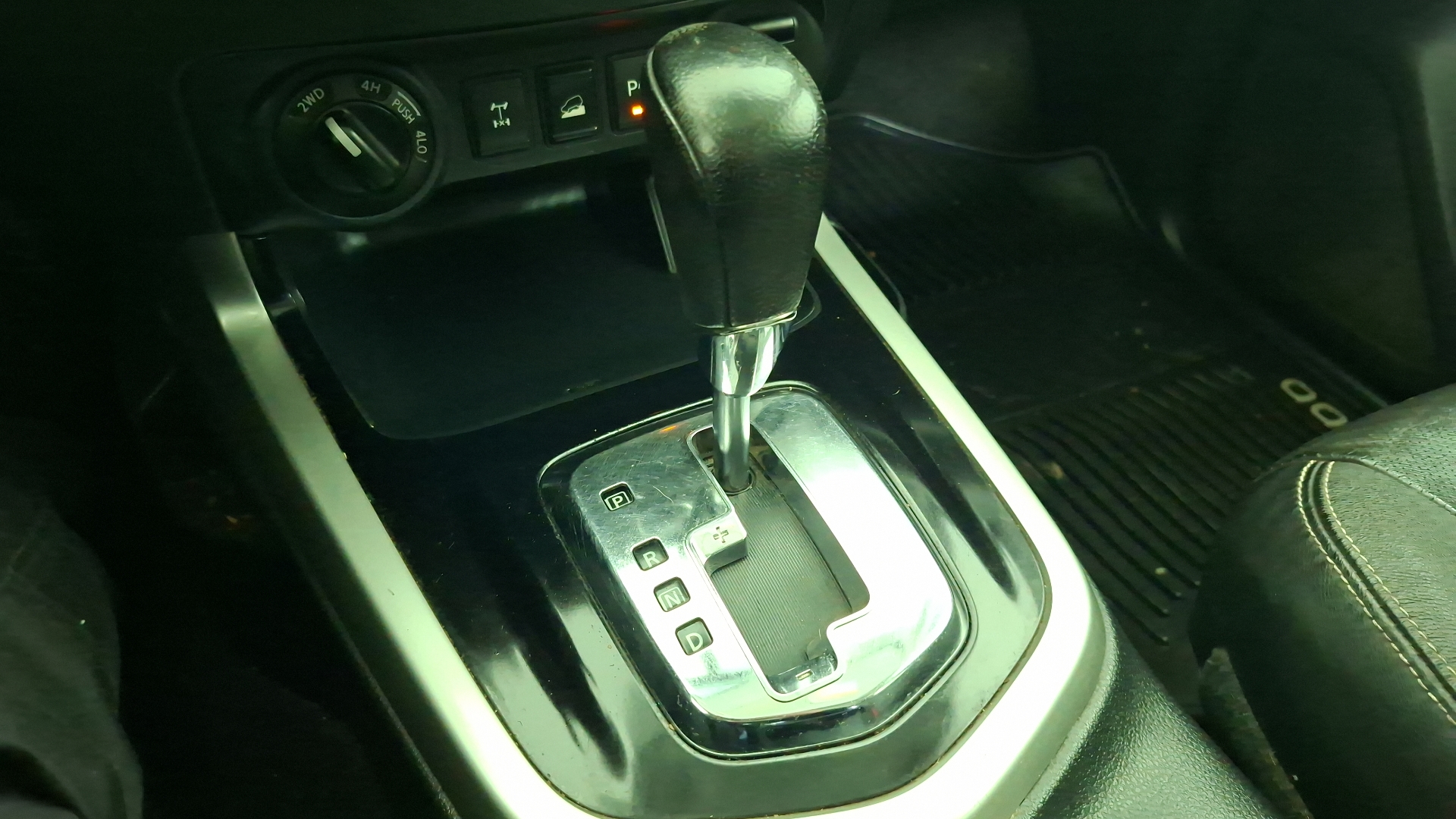 Nissan Np300 — foto 11 de 16