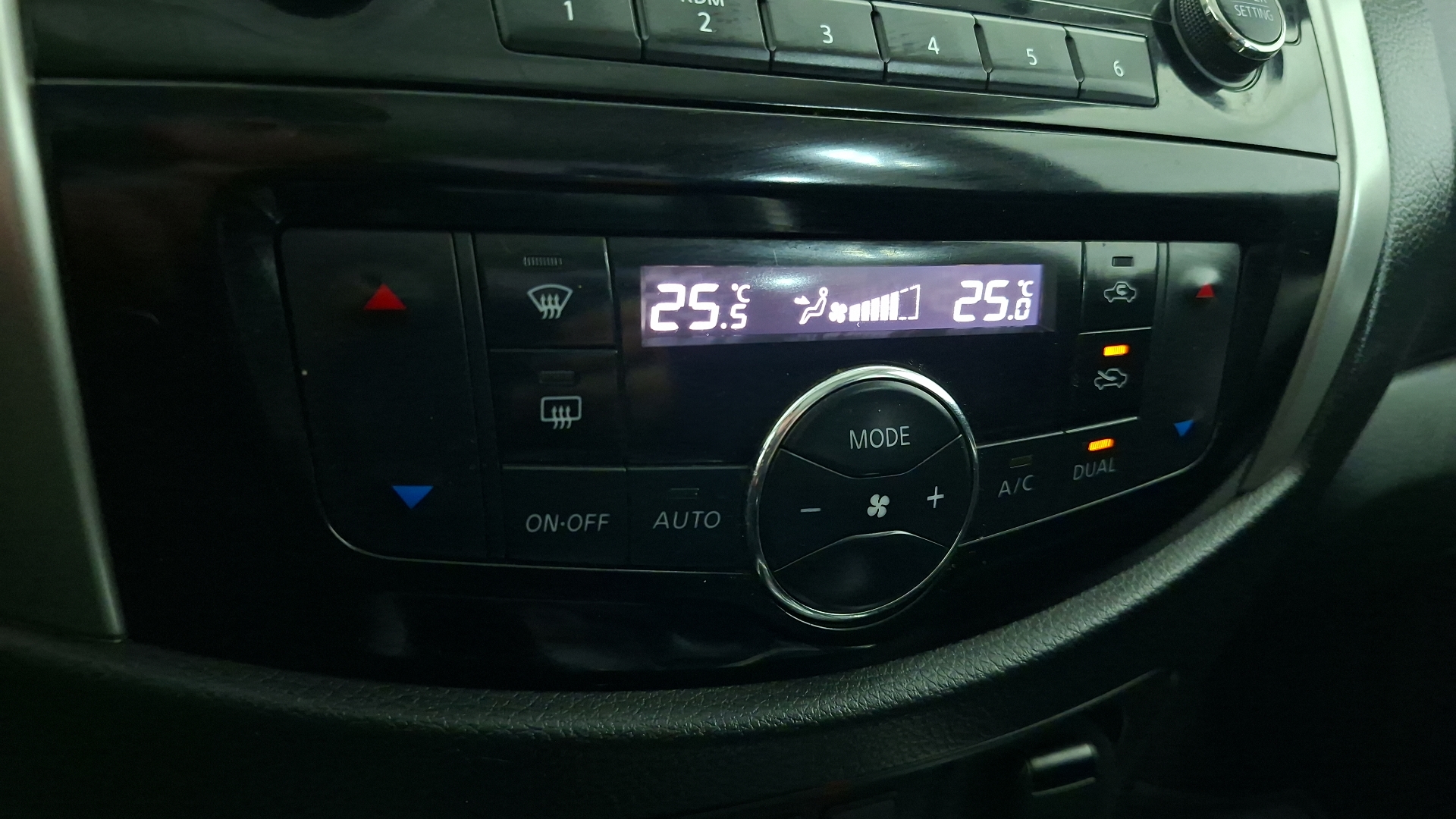 Nissan Np300 — foto 15 de 16