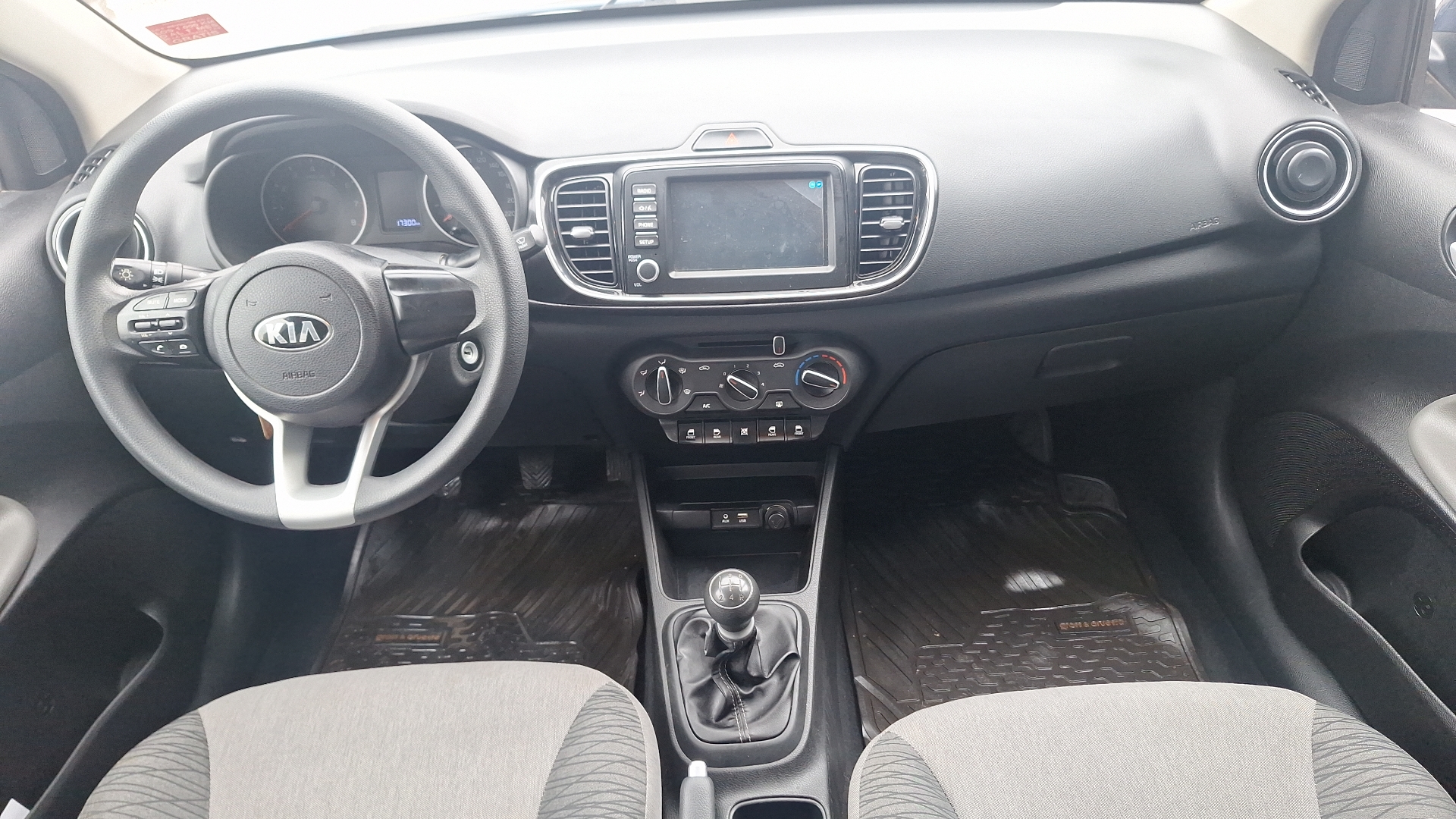 KIA Soluto — foto 6 de 15