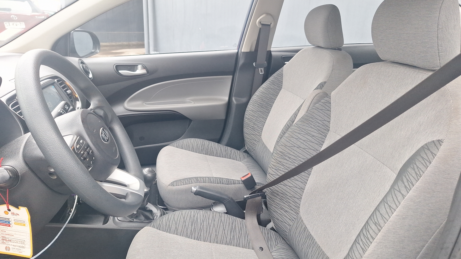 KIA Soluto — foto 14 de 15