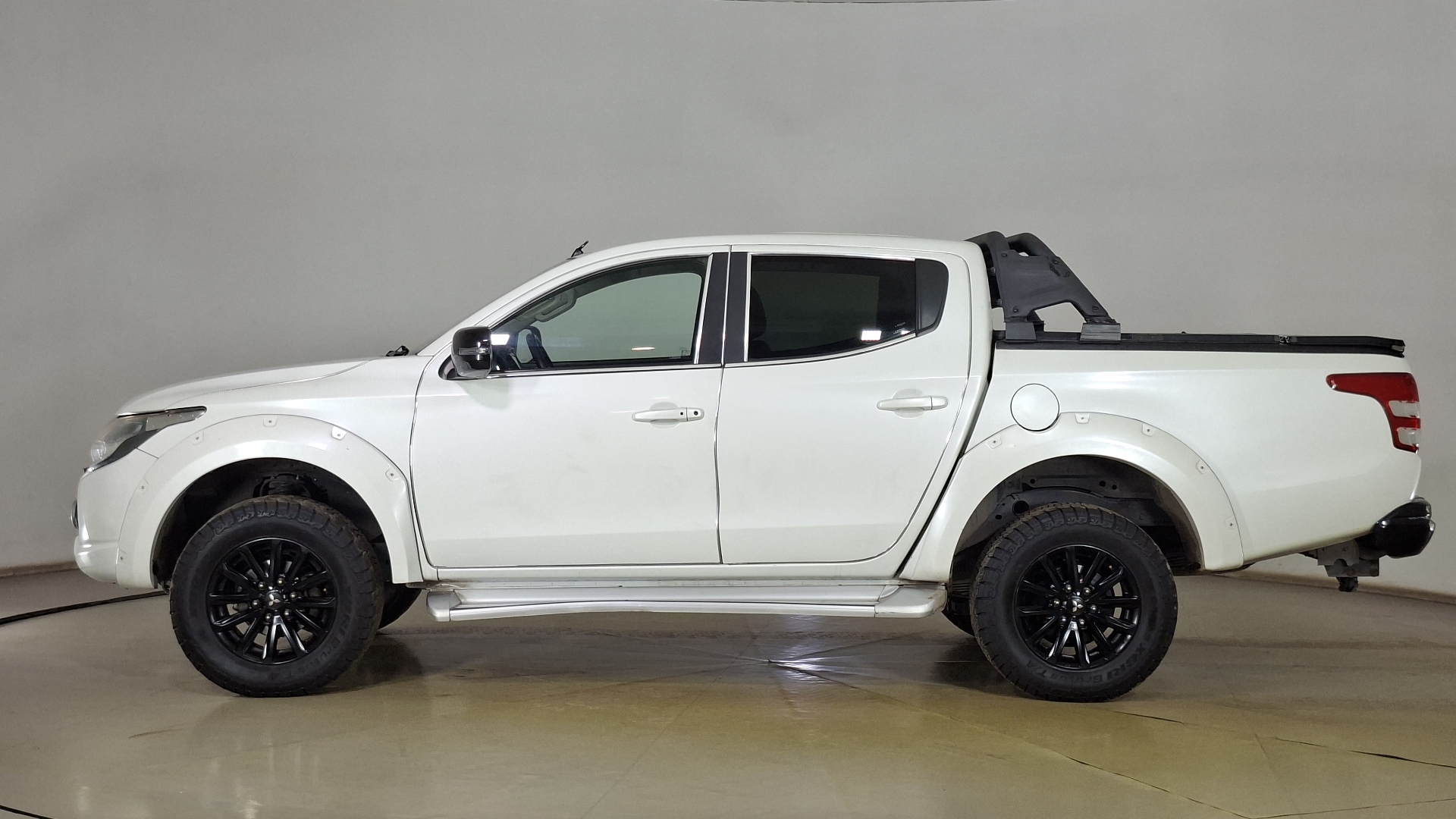 Mitsubishi L200 — foto 7 de 16