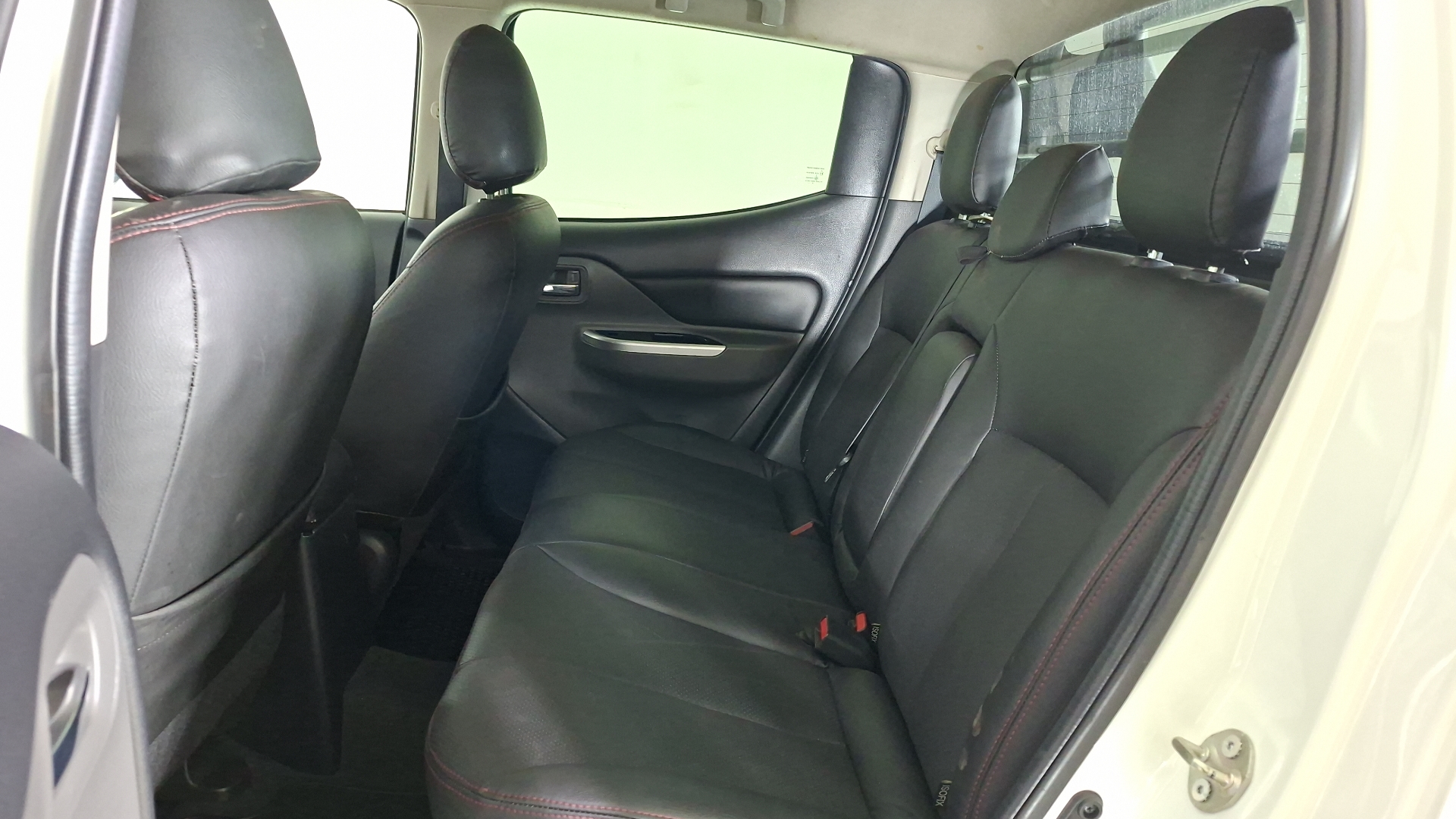 Mitsubishi L200 — foto 14 de 16