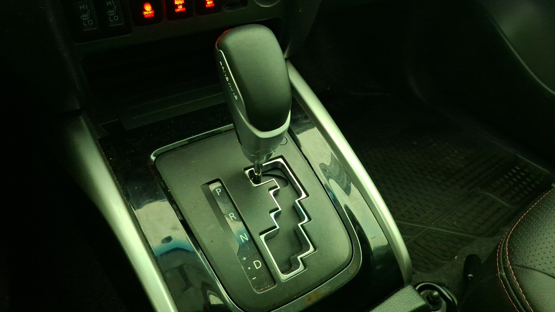 Mitsubishi L200 — foto 11 de 16