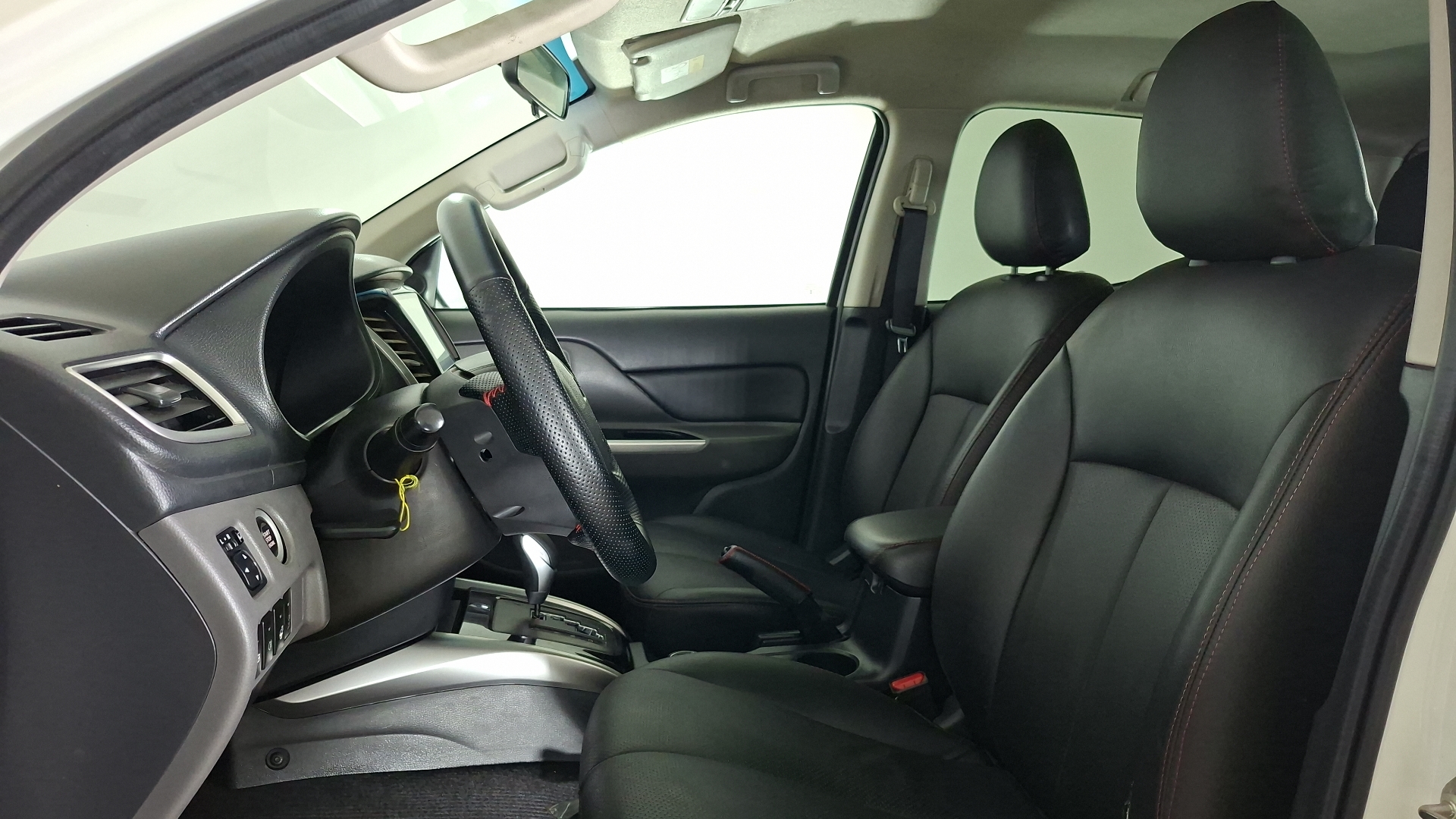 Mitsubishi L200 — foto 13 de 16