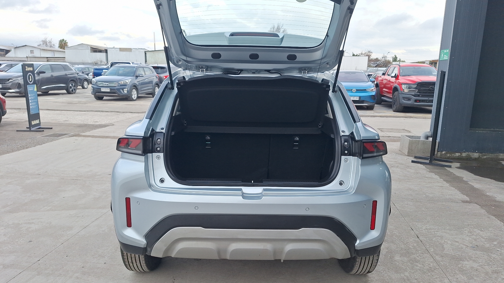 Suzuki Fronx — foto 4 de 15