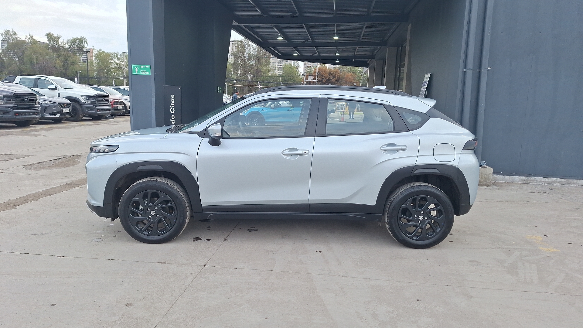 Suzuki Fronx — foto 2 de 15