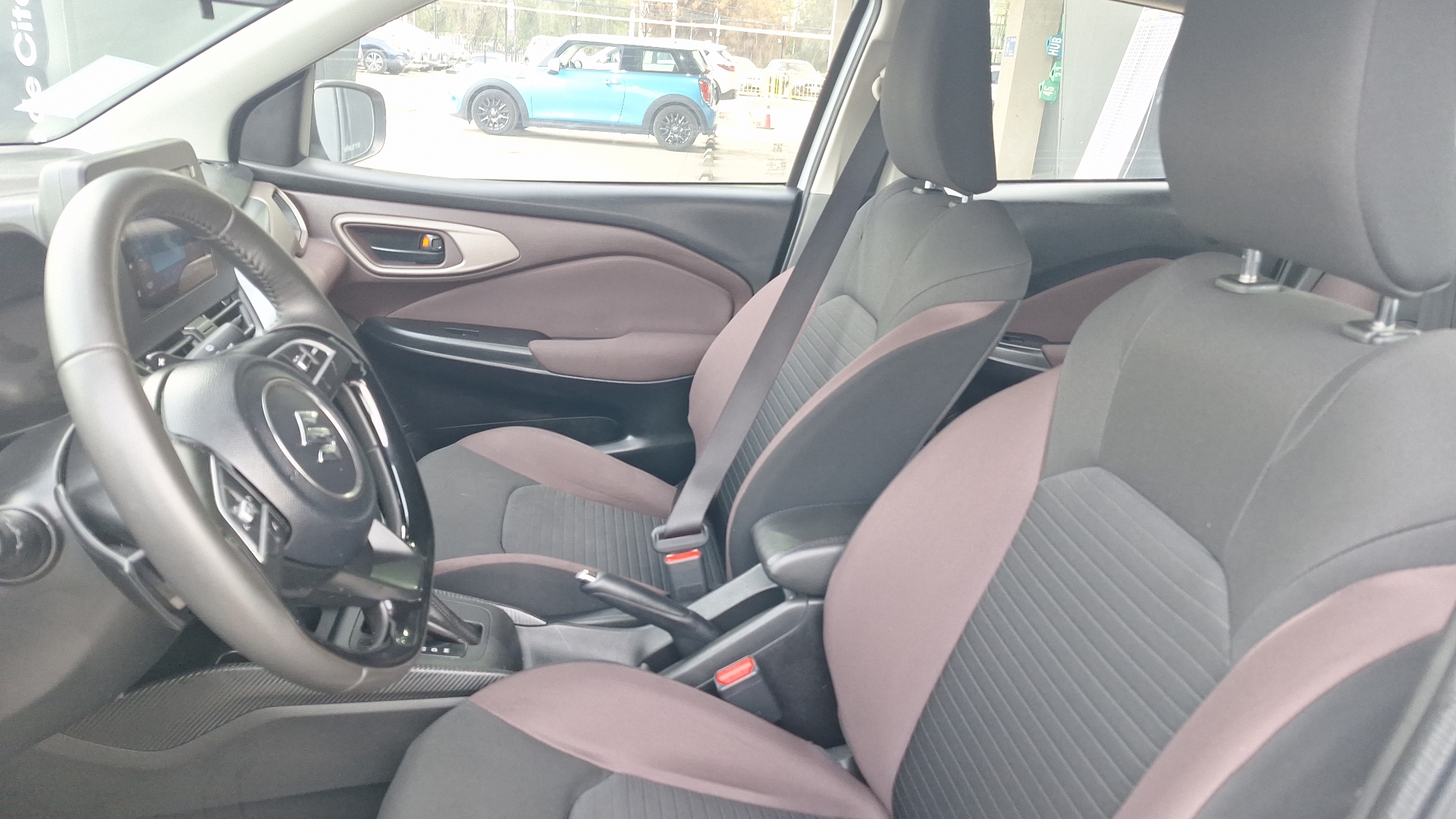 Suzuki Fronx — foto 14 de 15