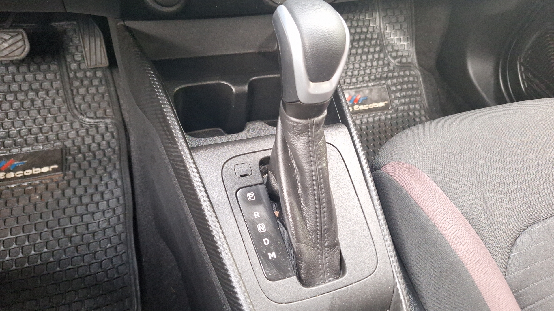 Suzuki Fronx — foto 11 de 15