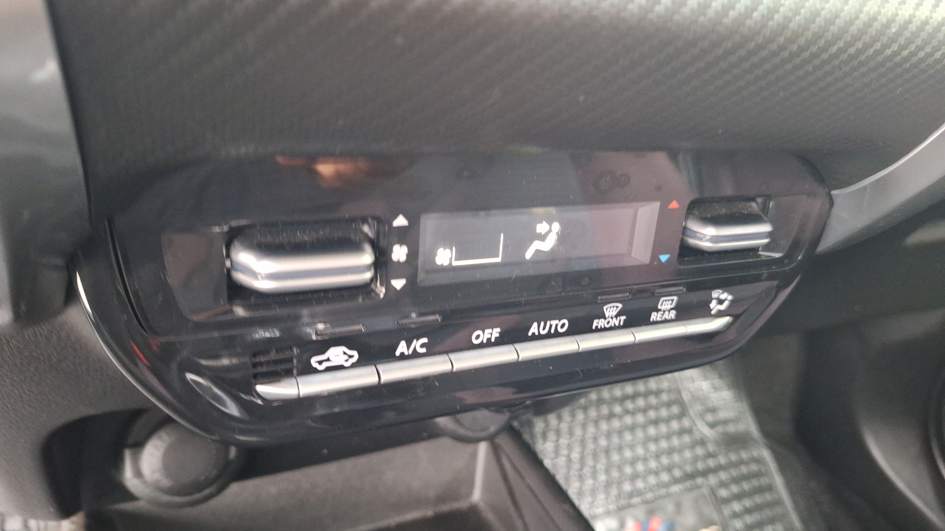 Suzuki Fronx — foto 15 de 15
