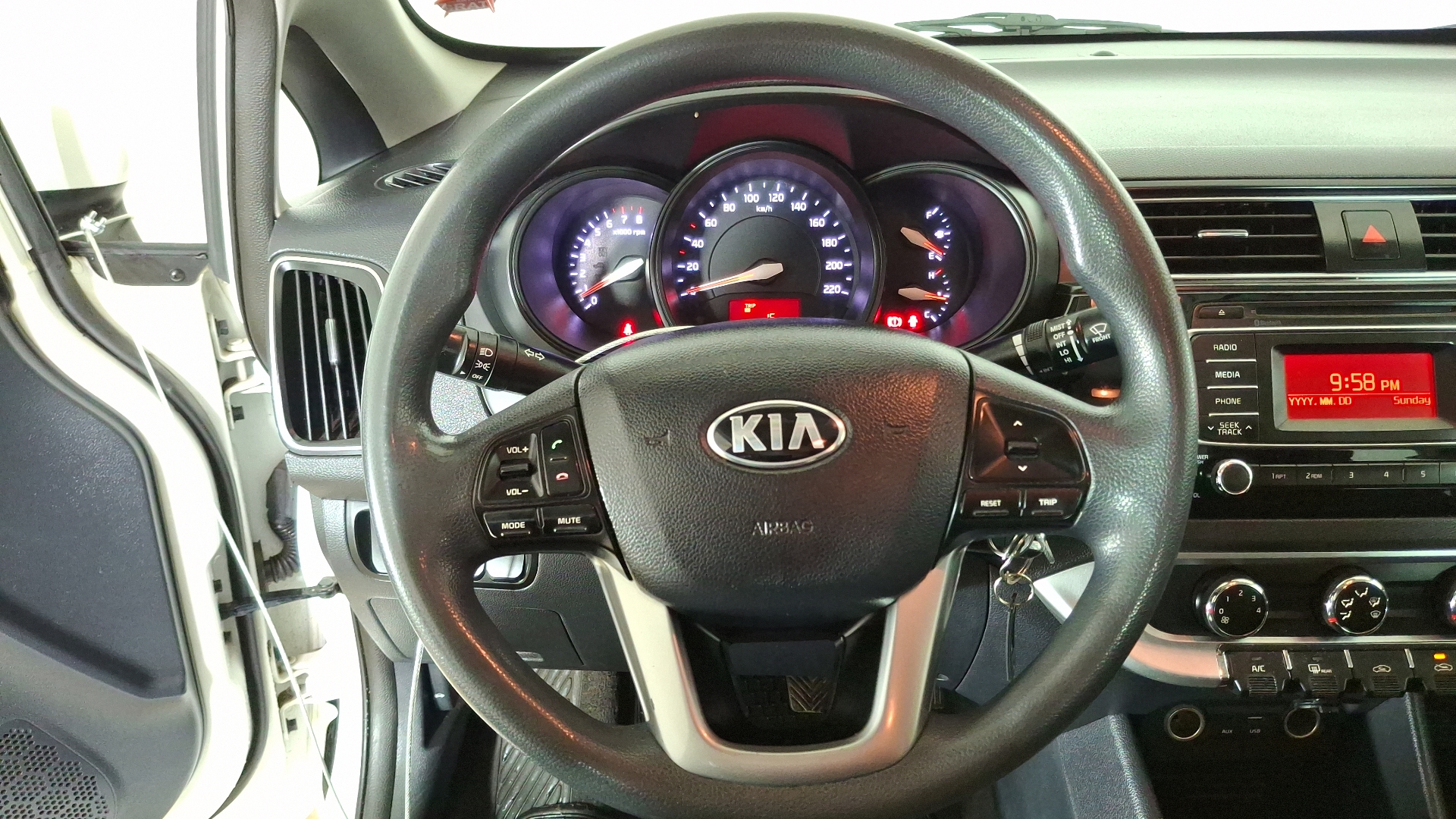 KIA Rio4 — foto 8 de 15