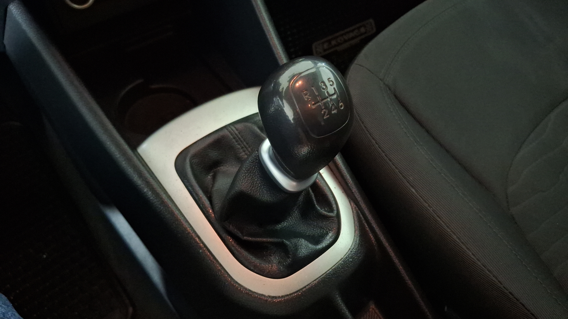KIA Rio4 — foto 11 de 15