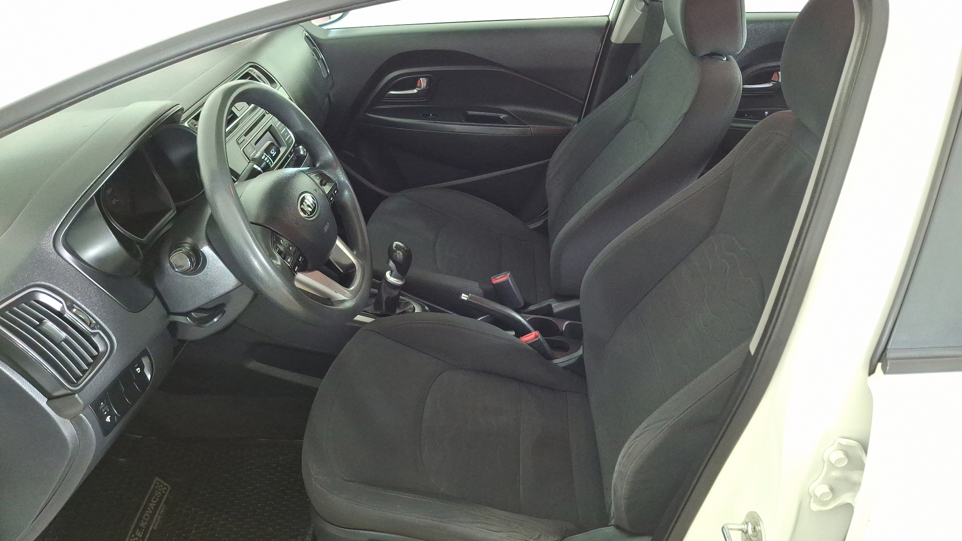 KIA Rio4 — foto 12 de 15