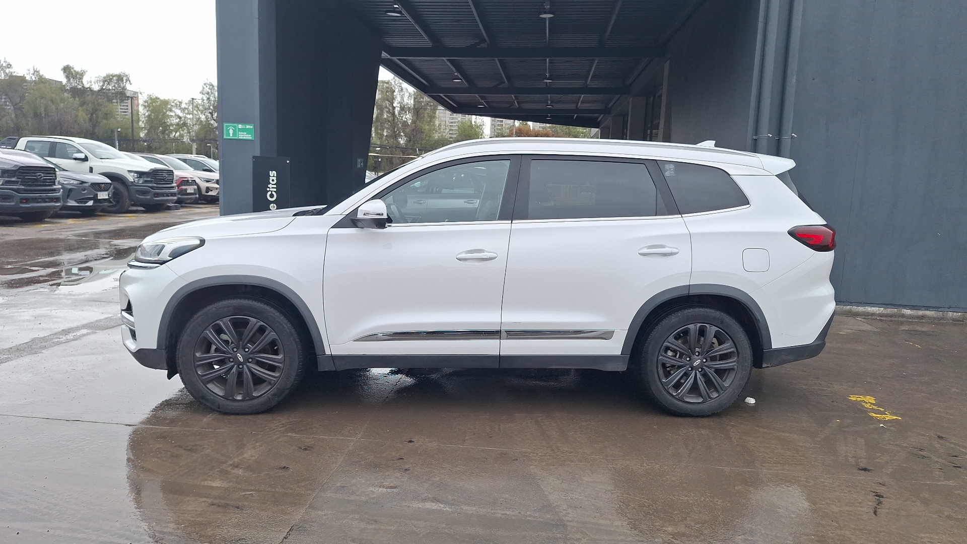 Chery Tiggo 8 — foto 2 de 17
