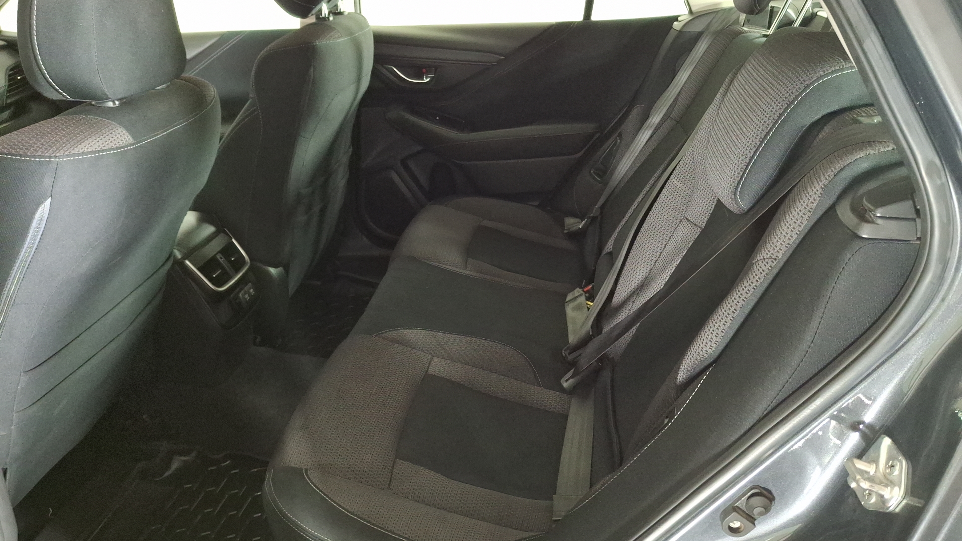 Subaru Outback — foto 14 de 16