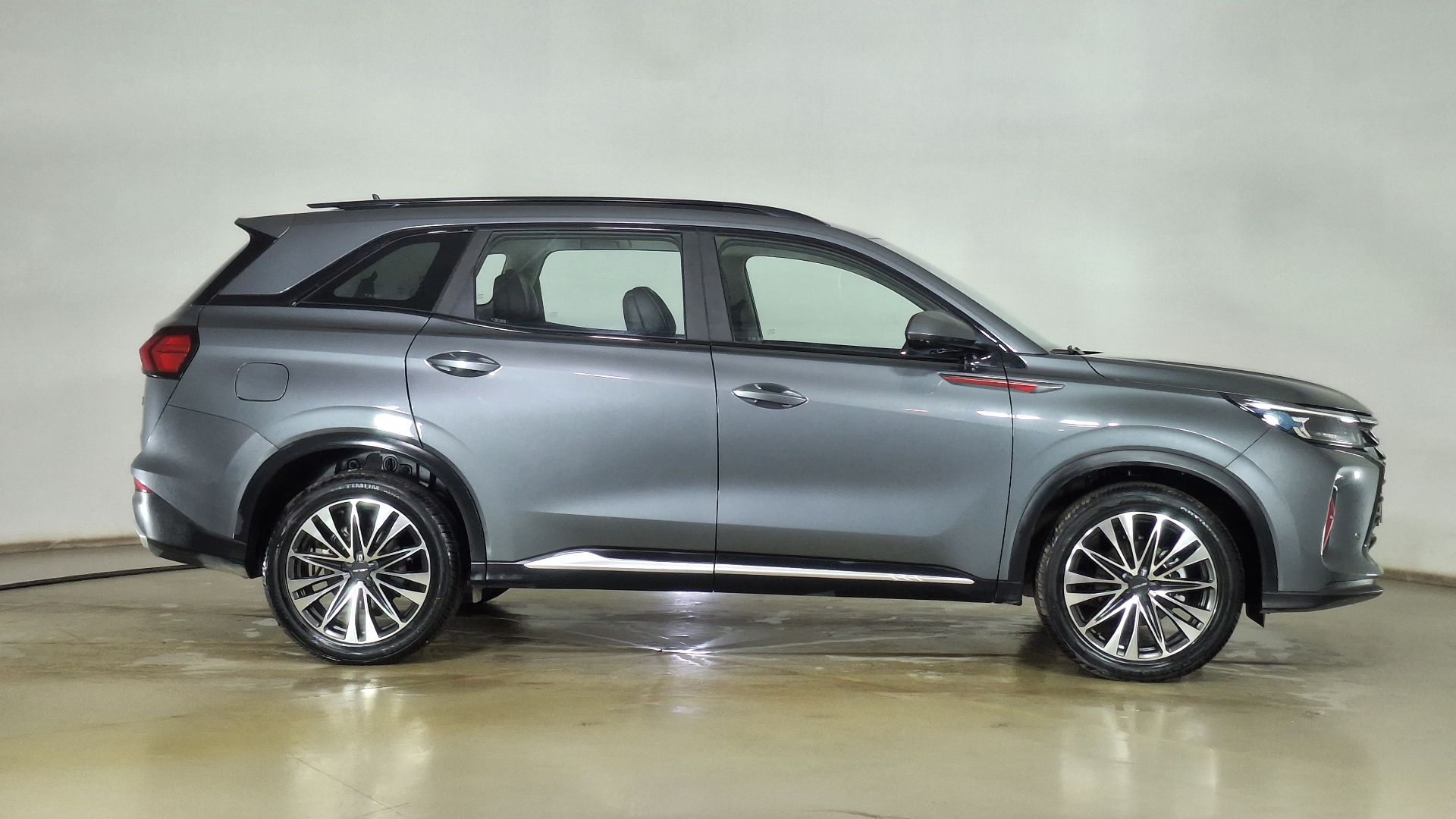 DFSK Suv600 — foto 4 de 17