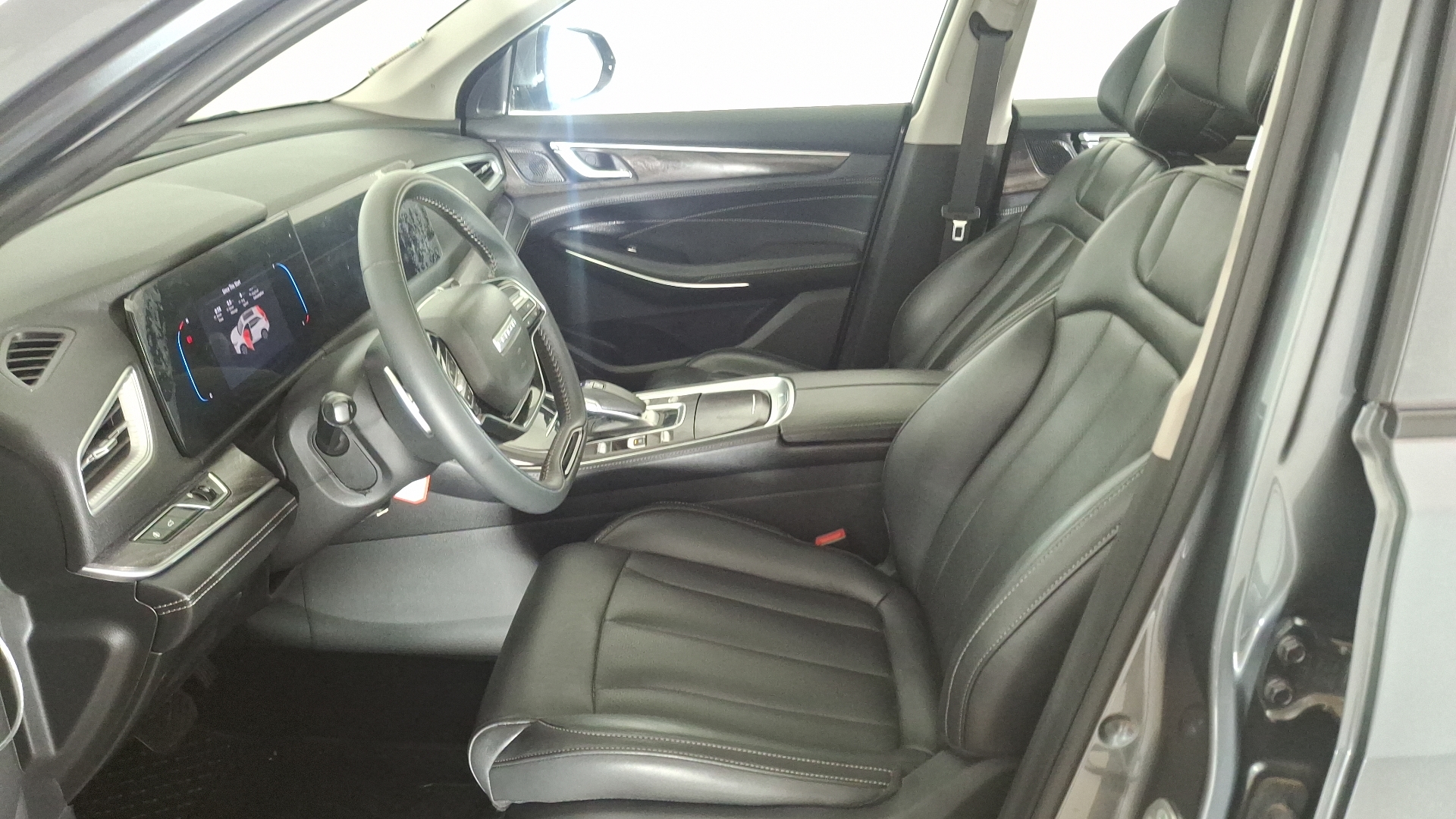 DFSK Suv600 — foto 14 de 17
