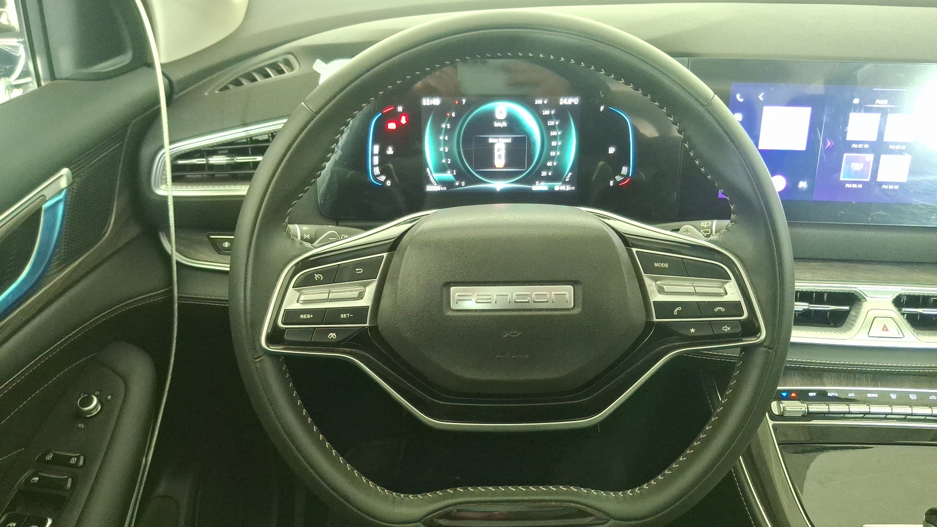 DFSK Suv600 — foto 8 de 17