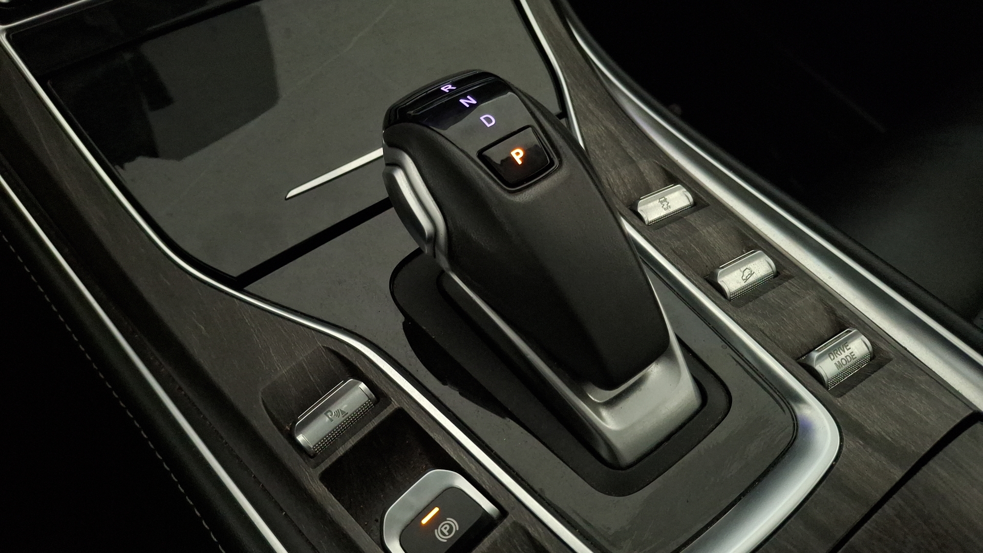 DFSK Suv600 — foto 11 de 17