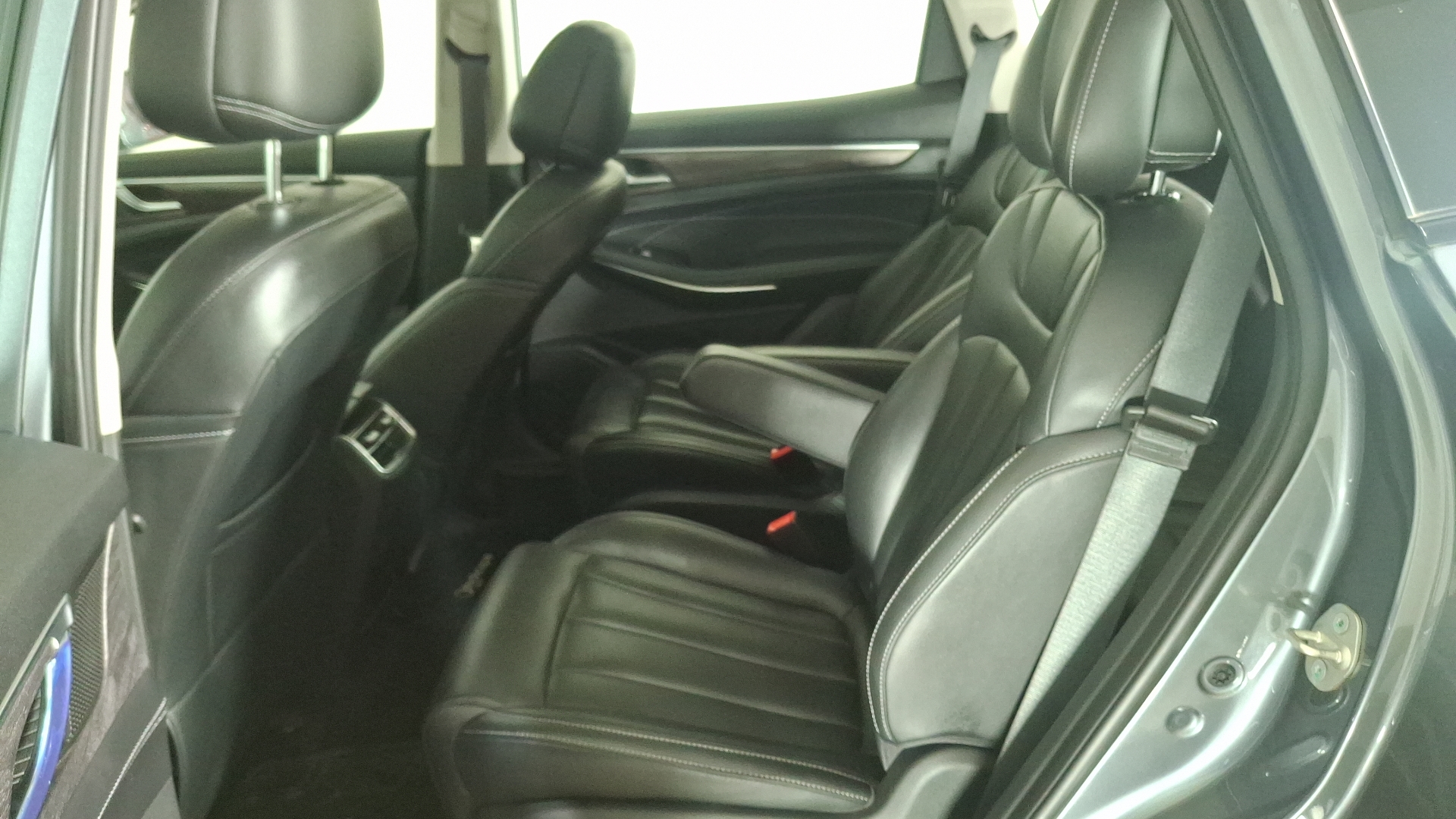 DFSK Suv600 — foto 15 de 17